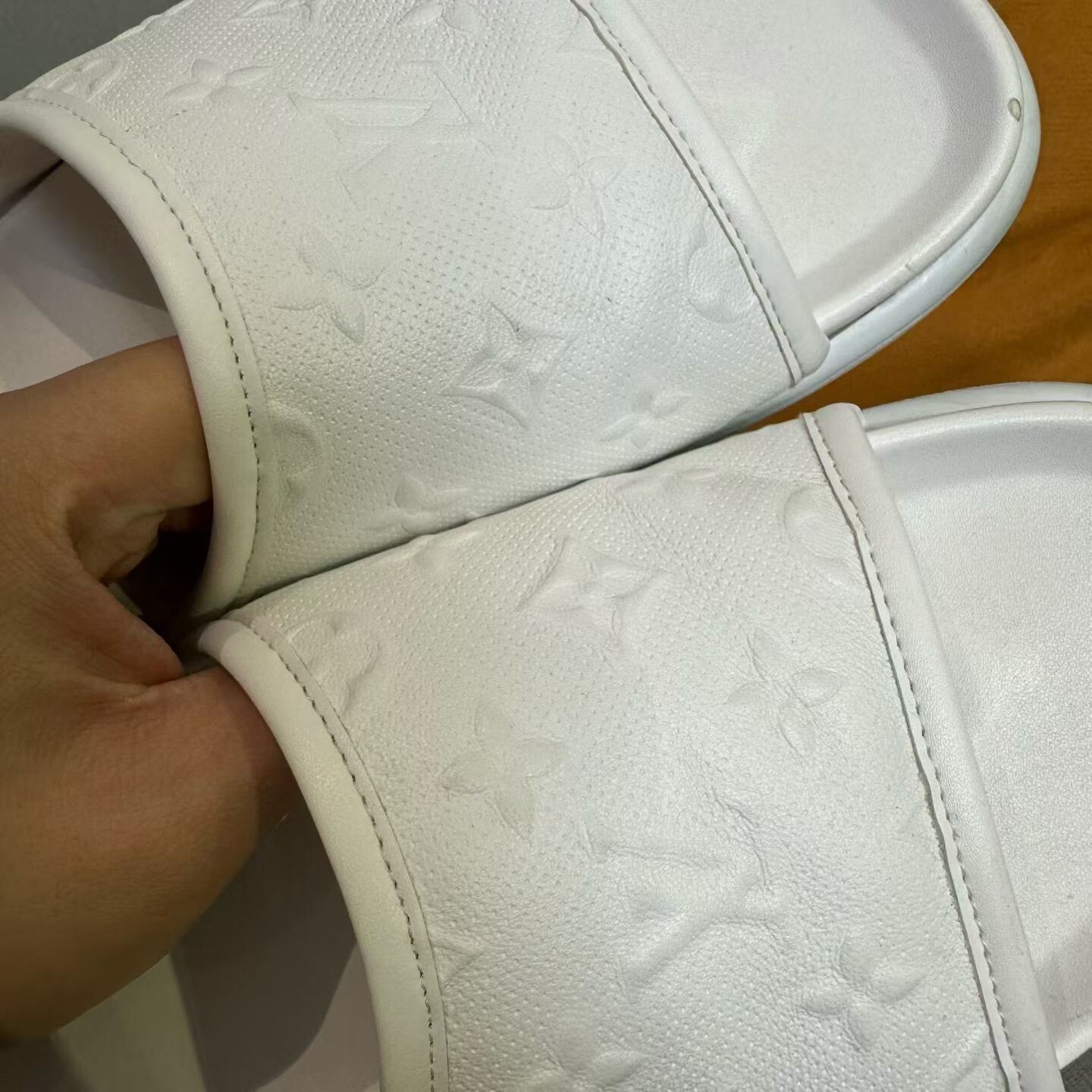 Louis Vuitton Louis Vuitton White Sandals 9 Men Size US 9 / EU 42 - 6 Thumbnail