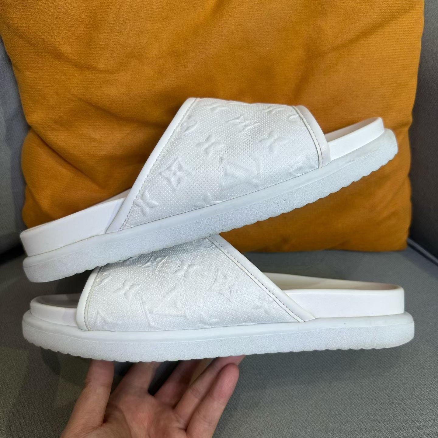 Louis Vuitton Louis Vuitton White Sandals 9 Men Size US 9 / EU 42 - 4 Thumbnail