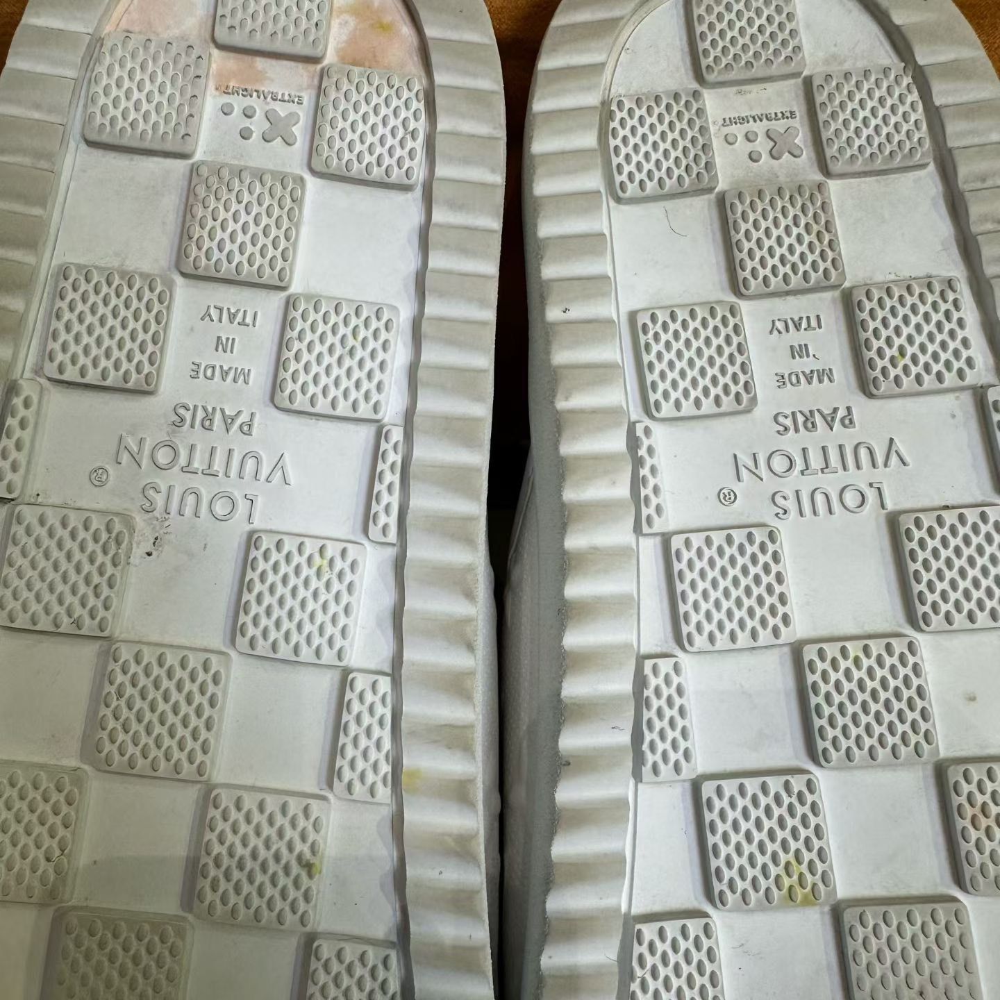 Louis Vuitton Louis Vuitton White Sandals 9 Men Size US 9 / EU 42 - 8 Thumbnail