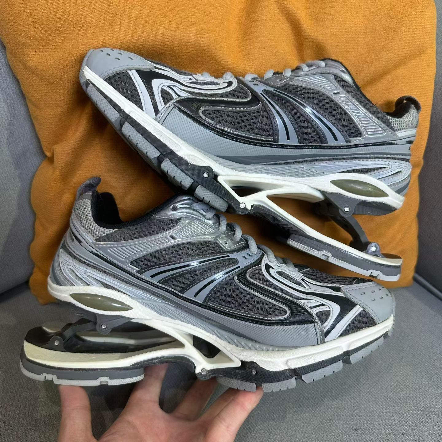 Balenciaga Balenciaga White Lowtop Sneakers us_8 Women Size US 8 / IT 38 - 4 Thumbnail