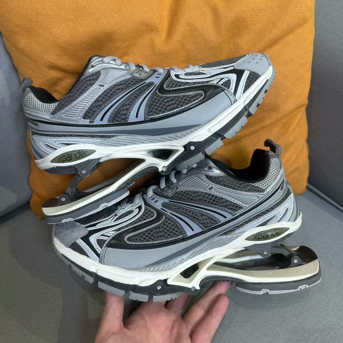 Balenciaga Balenciaga White Lowtop Sneakers us_8 Women Size US 8 / IT 38 - 5 Thumbnail