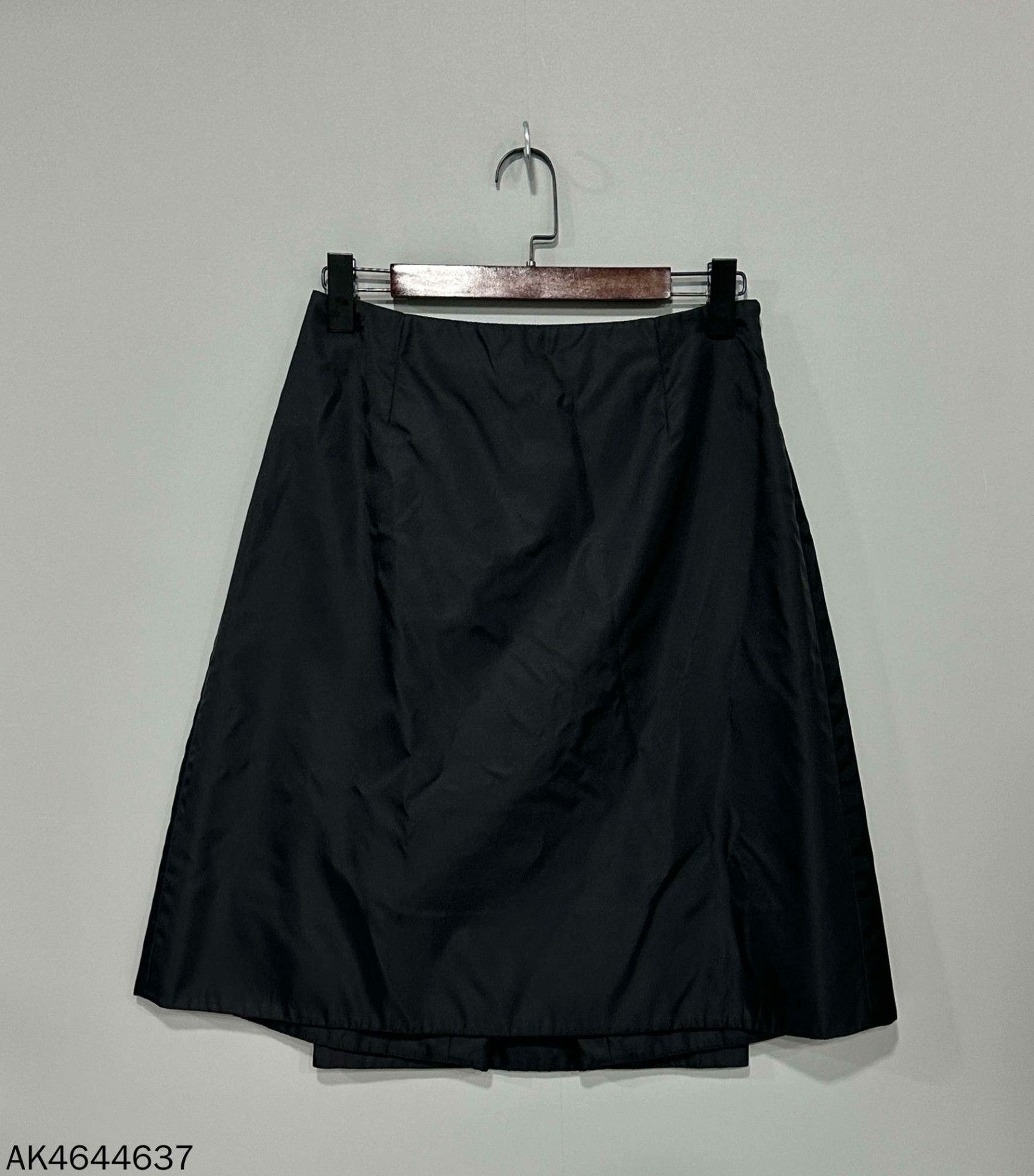 Prada Prada Nylon Skirt it_44 Women Size 30" / US 8 / IT 44 - 2 Thumbnail