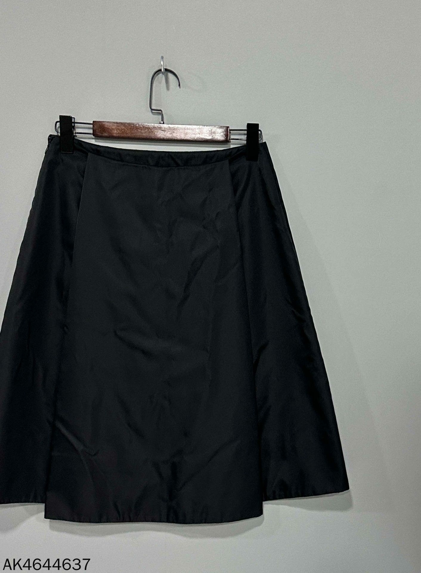 Prada Prada Nylon Skirt it_44 Women Size 30" / US 8 / IT 44 - 3 Thumbnail