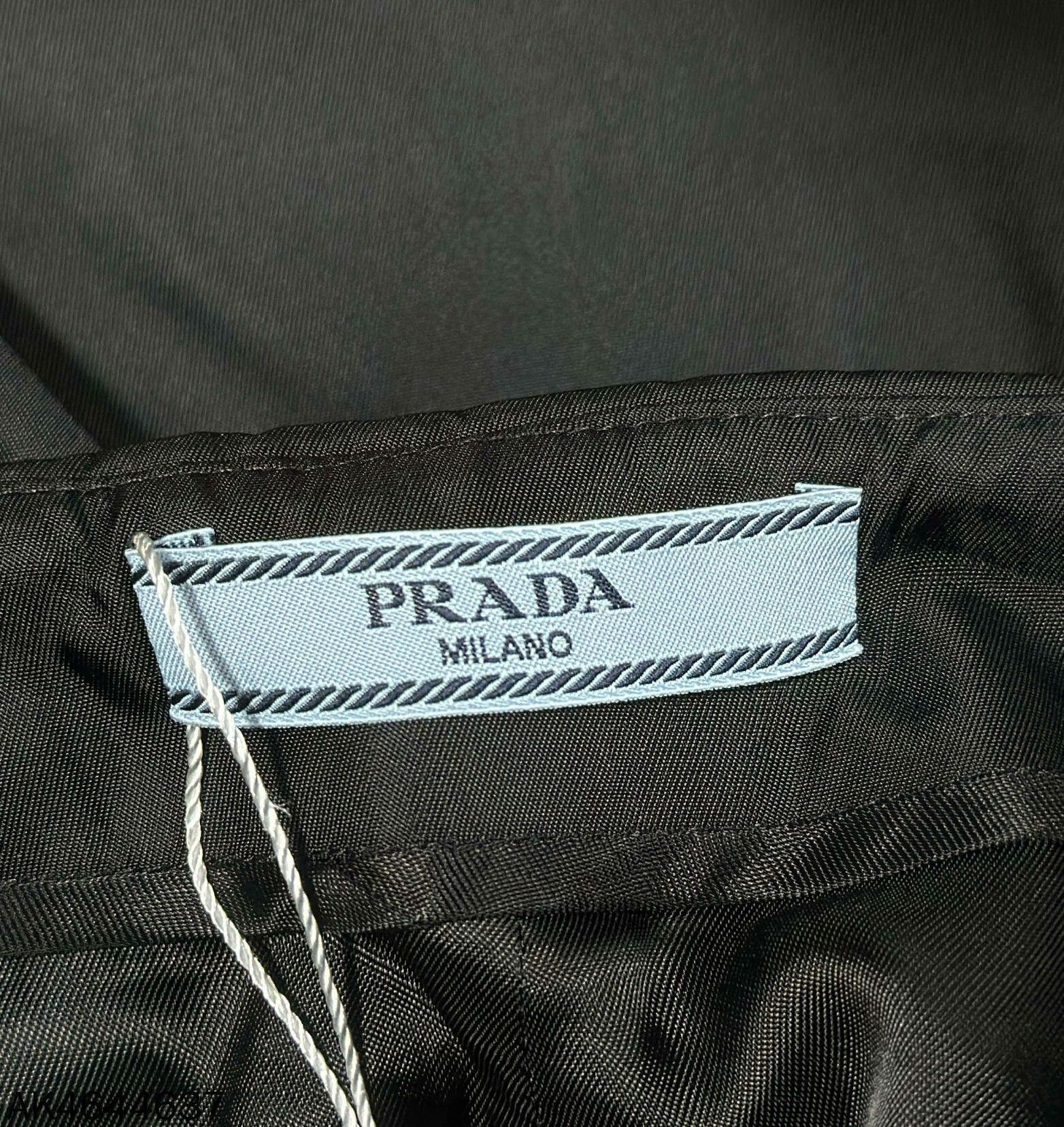 Prada Prada Nylon Skirt it_44 Women Size 30" / US 8 / IT 44 - 4 Thumbnail