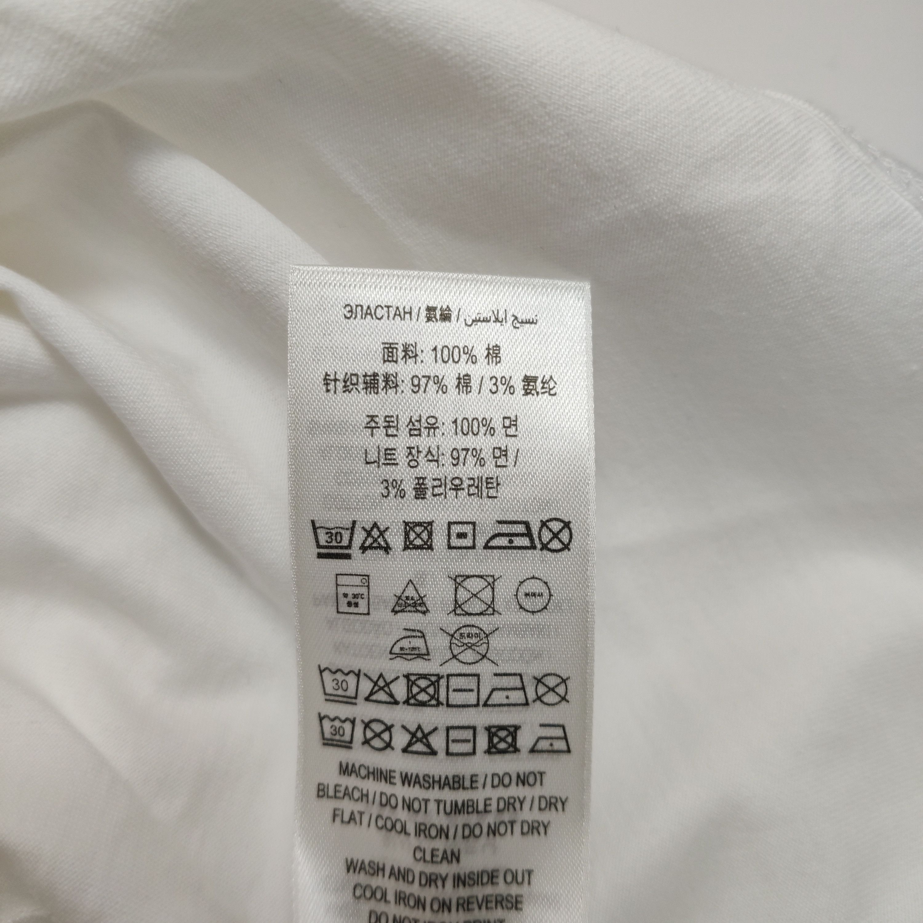 Burberry Burberry London England Letter Logo T-Shirt XL Size US XL / EU 56 / 4 - 9 Thumbnail