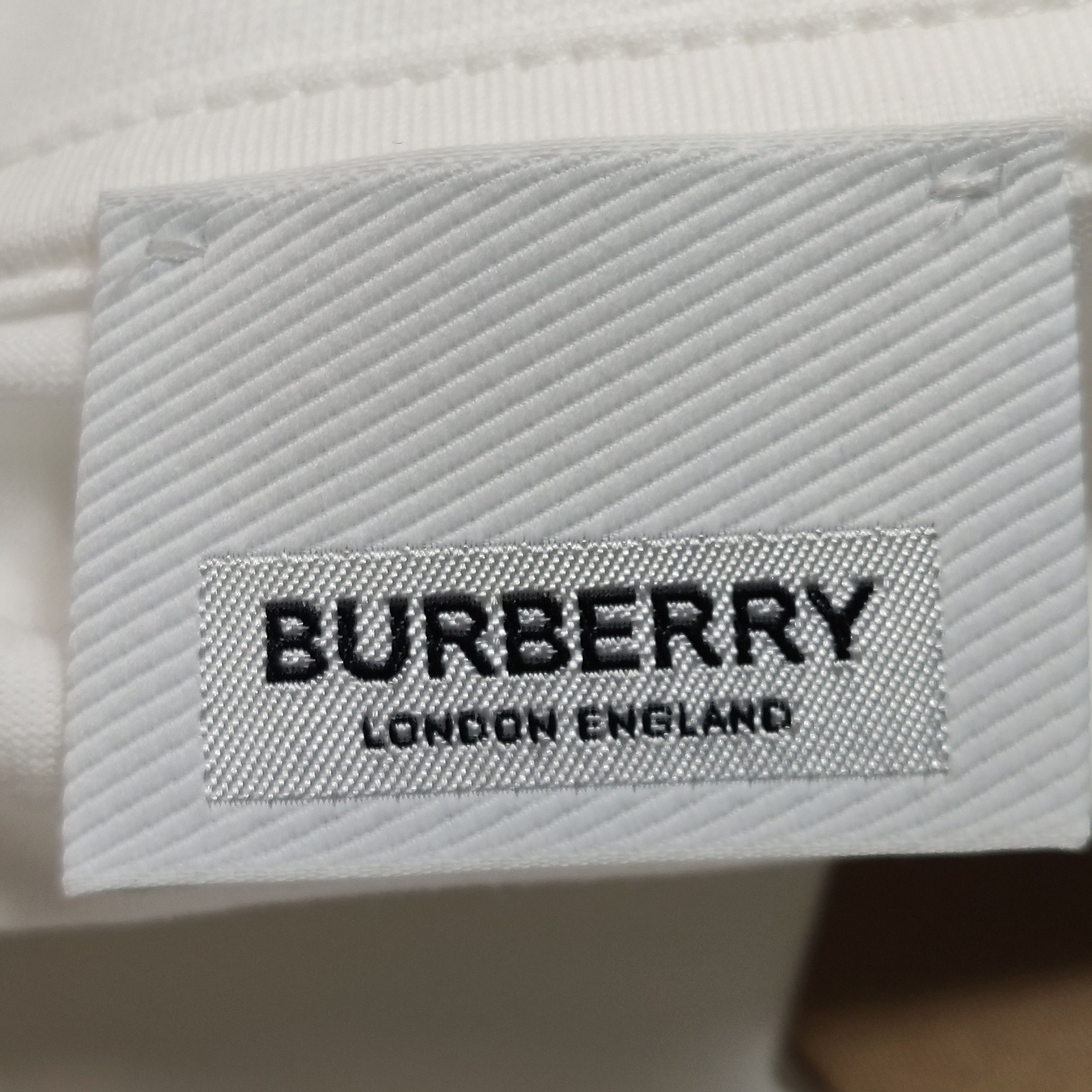 Burberry Burberry London England Letter Logo T-Shirt XL Size US XL / EU 56 / 4 - 6 Thumbnail