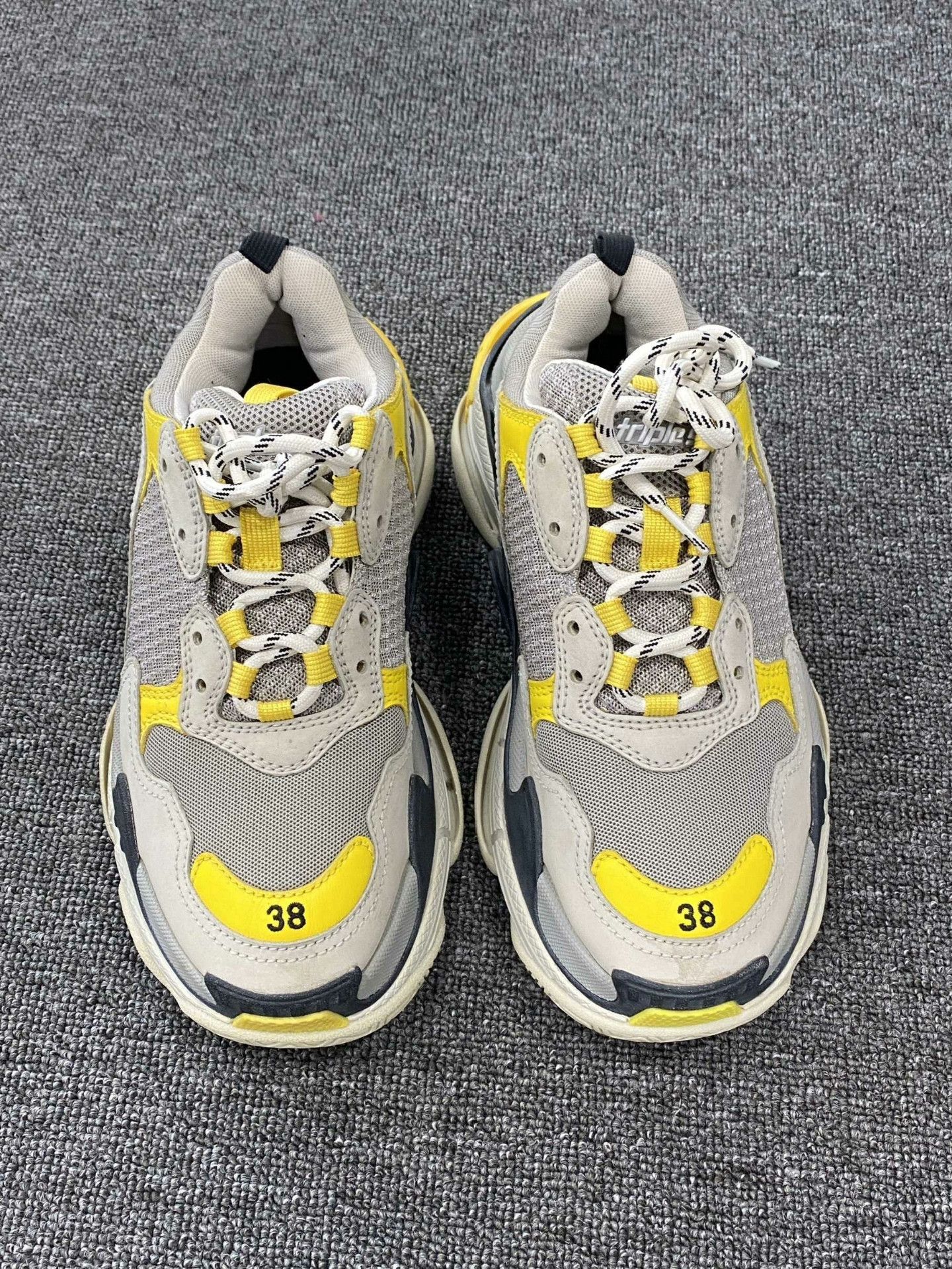 Balenciaga Balenciaga Yellow Lowtop Sneakers us_8 Women Size US 8 / IT 38 - 2 Thumbnail