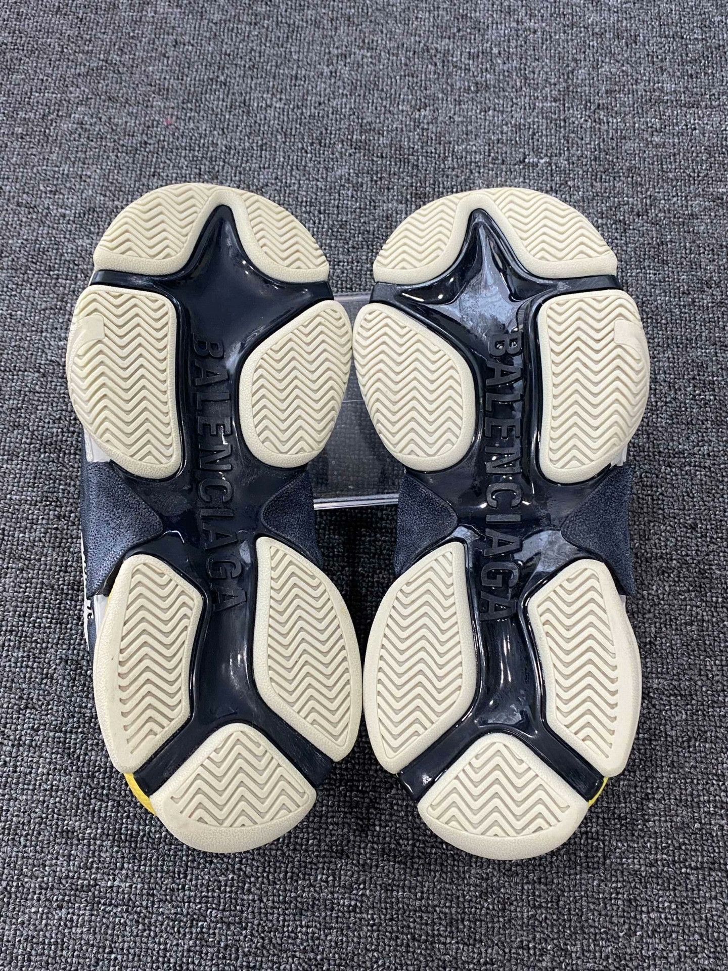 Balenciaga Balenciaga Yellow Lowtop Sneakers us_8 Women Size US 8 / IT 38 - 6 Thumbnail