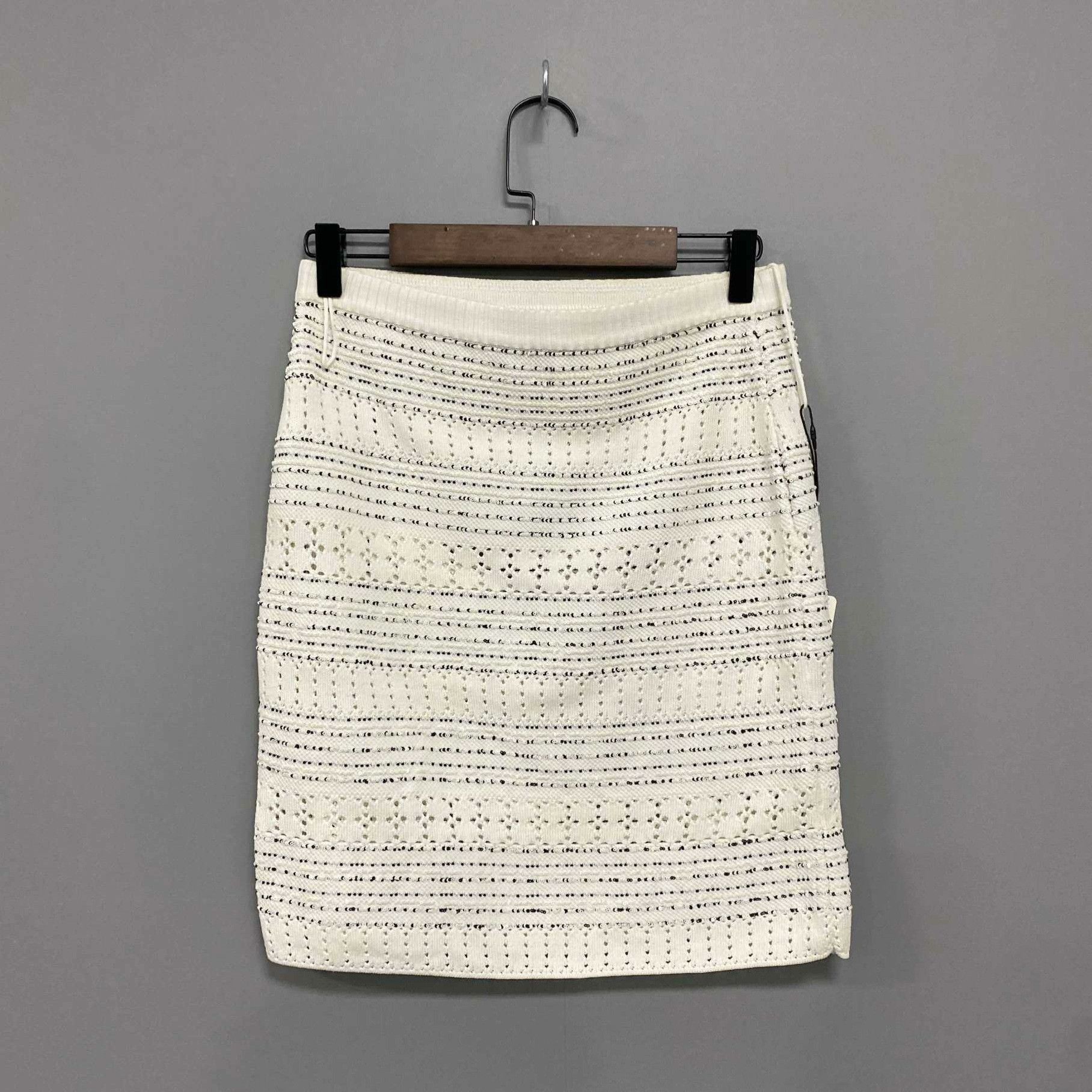 Chanel Chanel Knit Striped White Skirt 26 Women Size 26" / US 2 / IT 38 - 3 Thumbnail