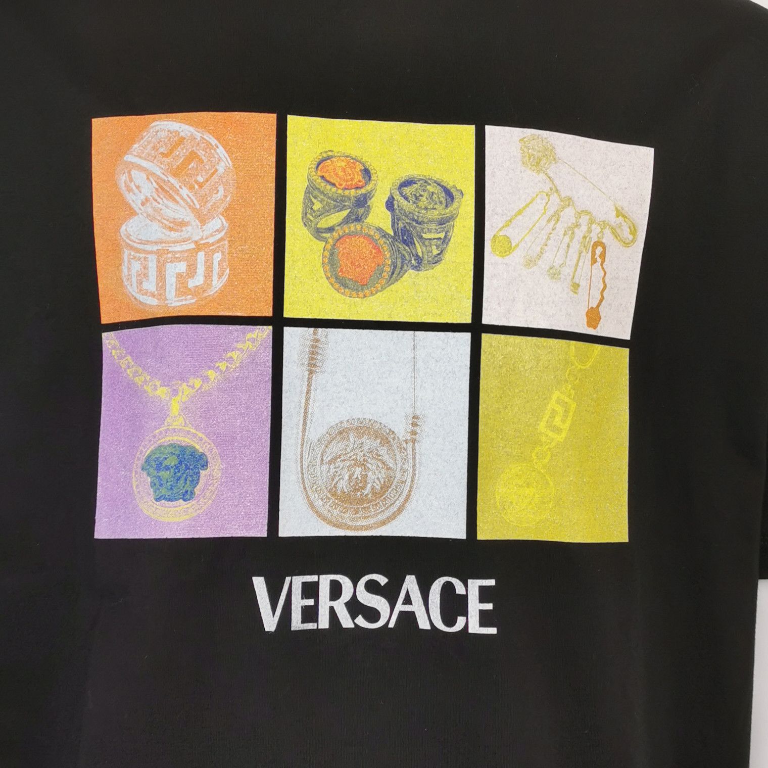 Versace Versace Graphic Accessory Print T-Shirt XL Size US XL / EU 56 / 4 - 4 Thumbnail
