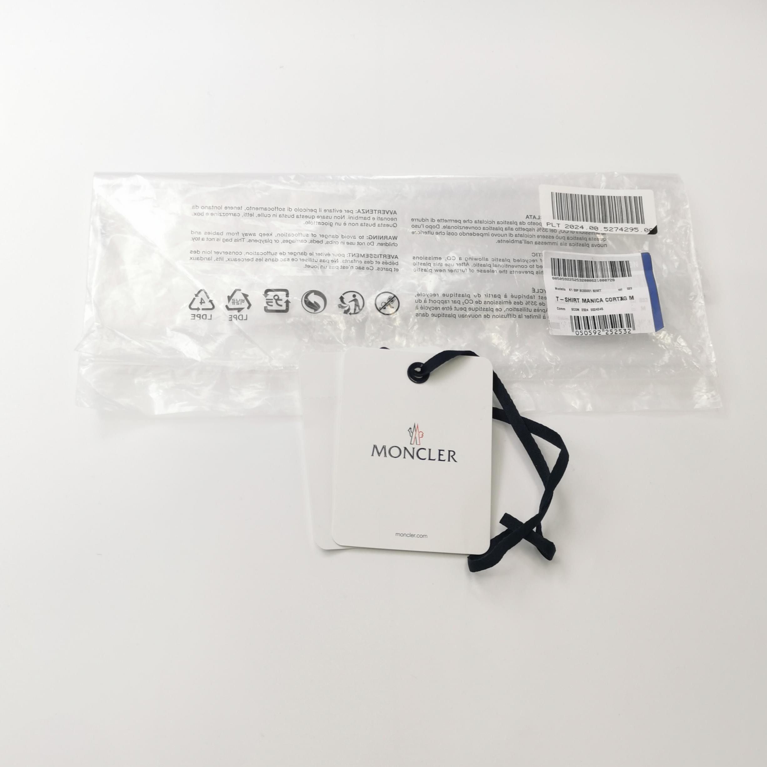 Moncler Moncler Patch Logo White T-Shirt Size M Size US M / EU 48-50 / 2 - 5 Thumbnail