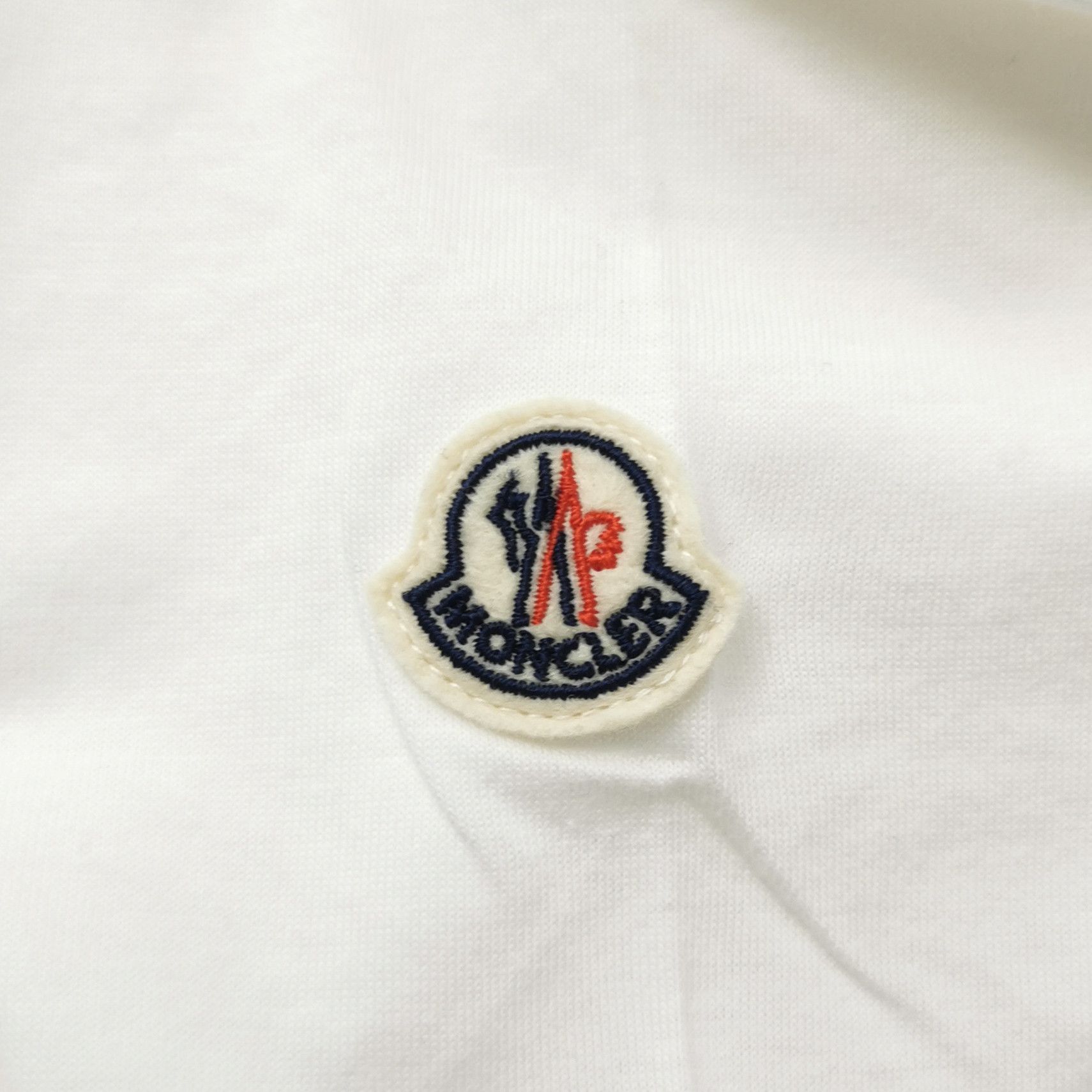 Moncler Moncler Patch Logo White T-Shirt Size M Size US M / EU 48-50 / 2 - 4 Thumbnail