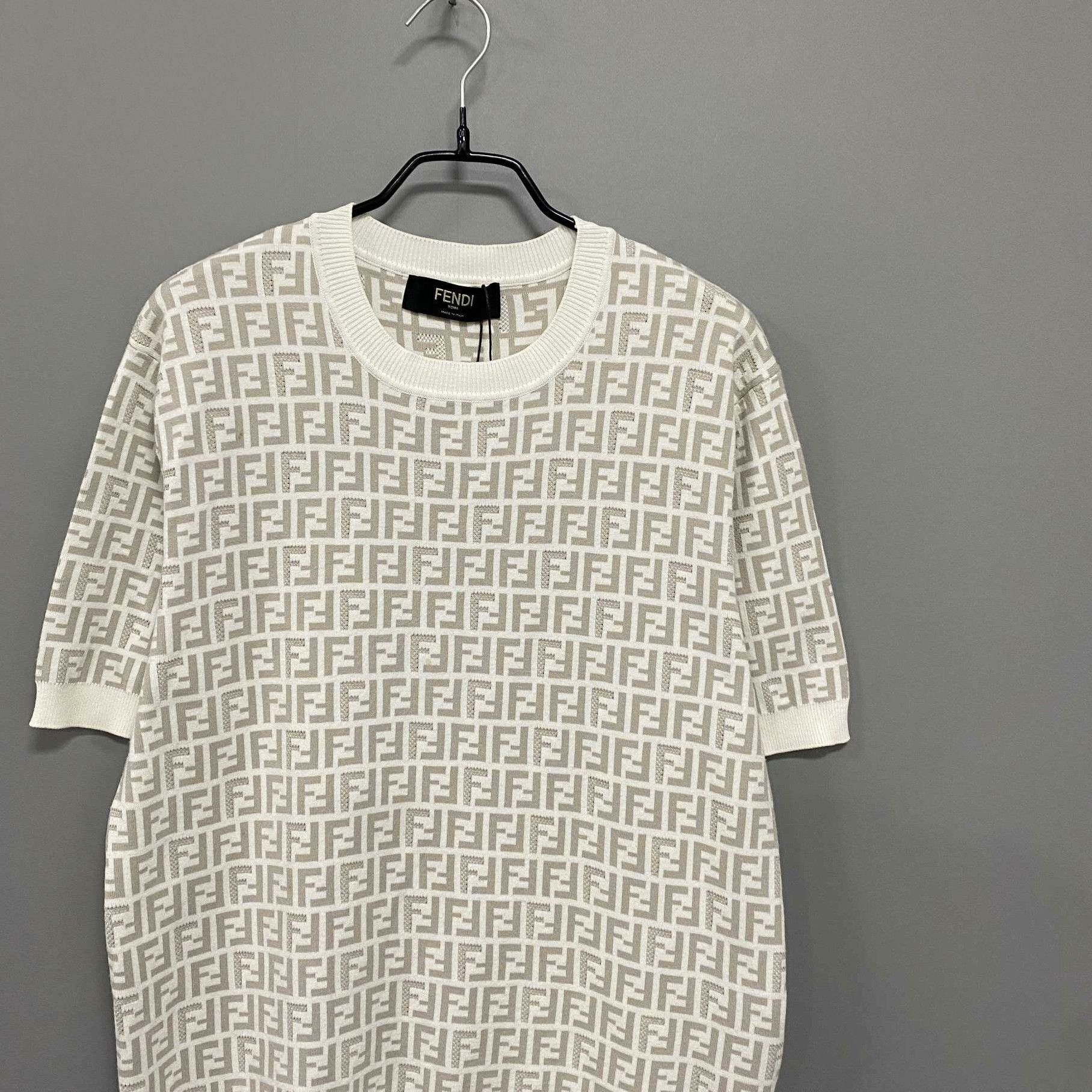 Fendi Fendi Retro White T-Shirt S Women Size S / US 4 / IT 40 - 2 Thumbnail