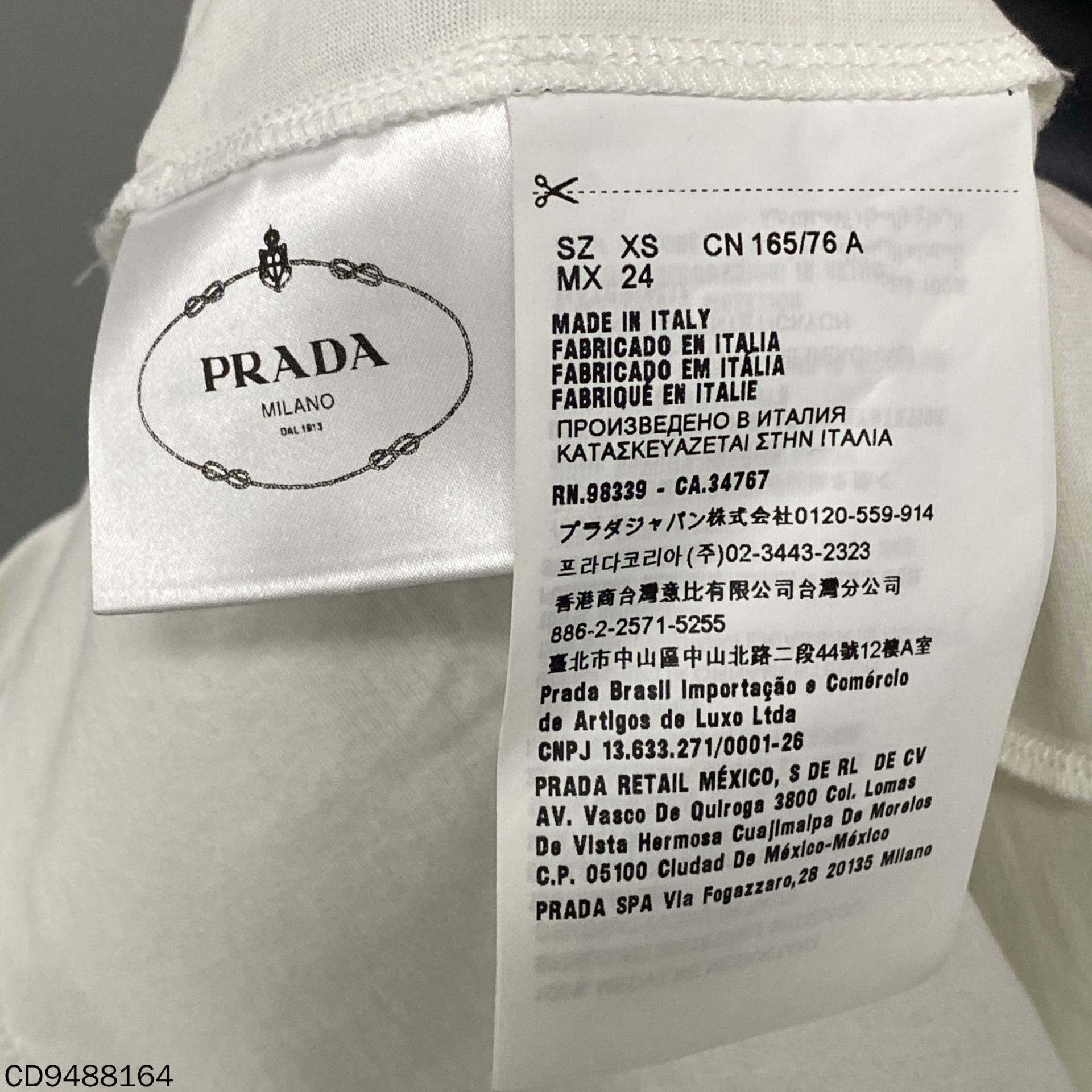 Prada Prada Printed T-Shirt XS Women Size XS / US 0-2 / IT 36-38 - 4 Thumbnail