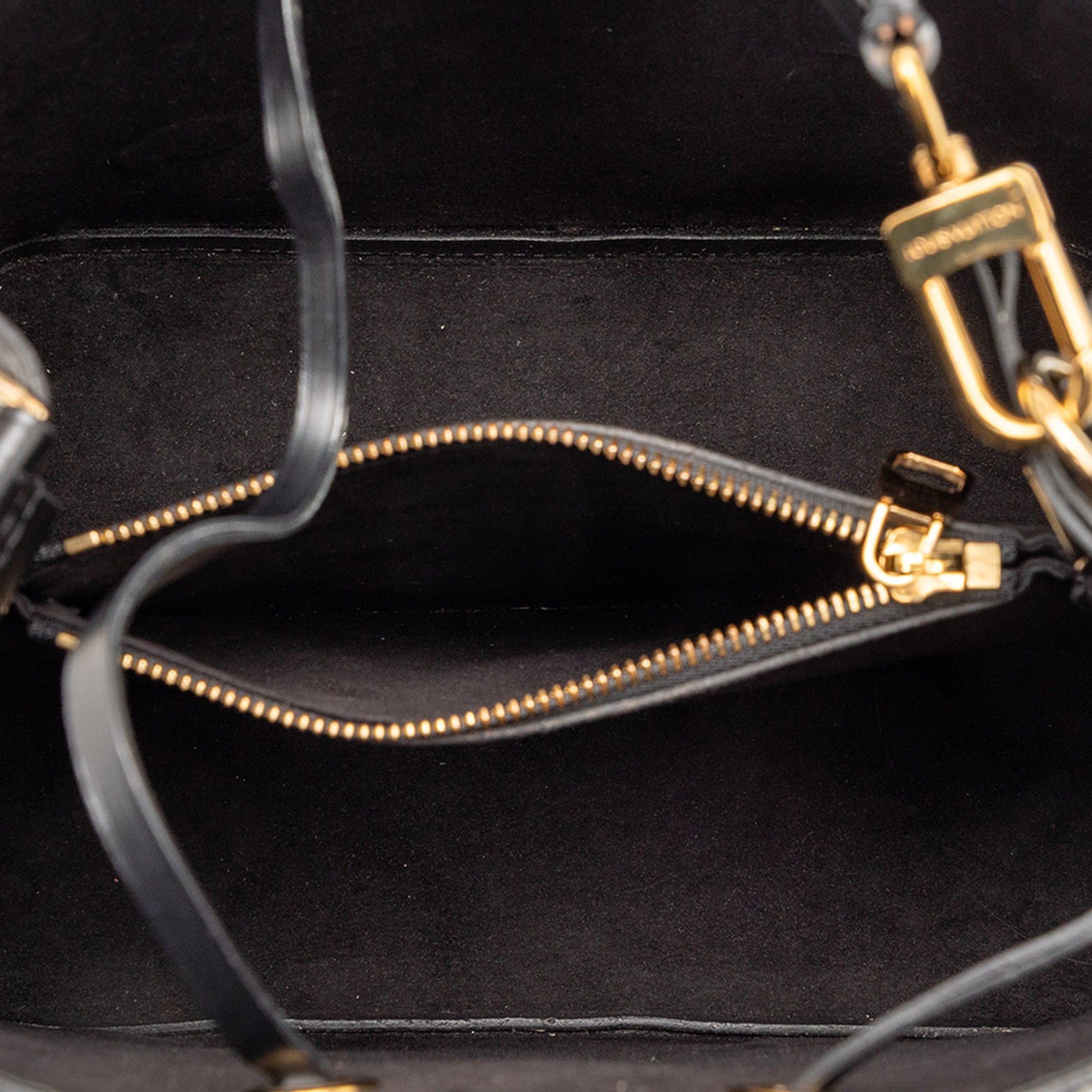 Louis Vuitton Epi Love Lock Neonoe Size ONE SIZE - 4 Thumbnail