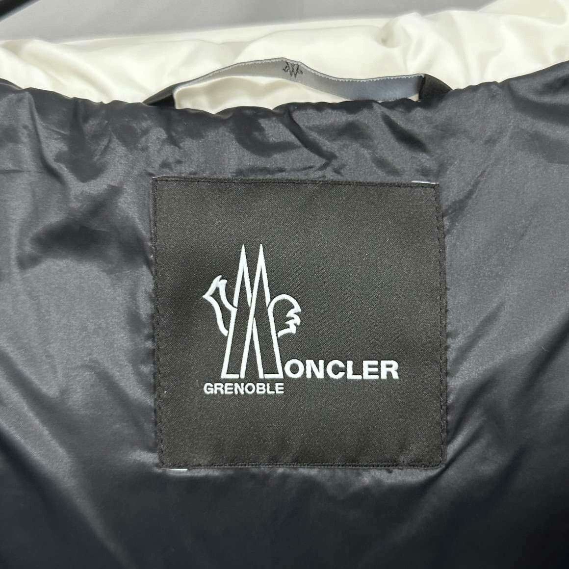 Moncler Moncler Down Cropped White Heavy Coat s Men Size US S / EU 44-46 / 1 - 8 Thumbnail