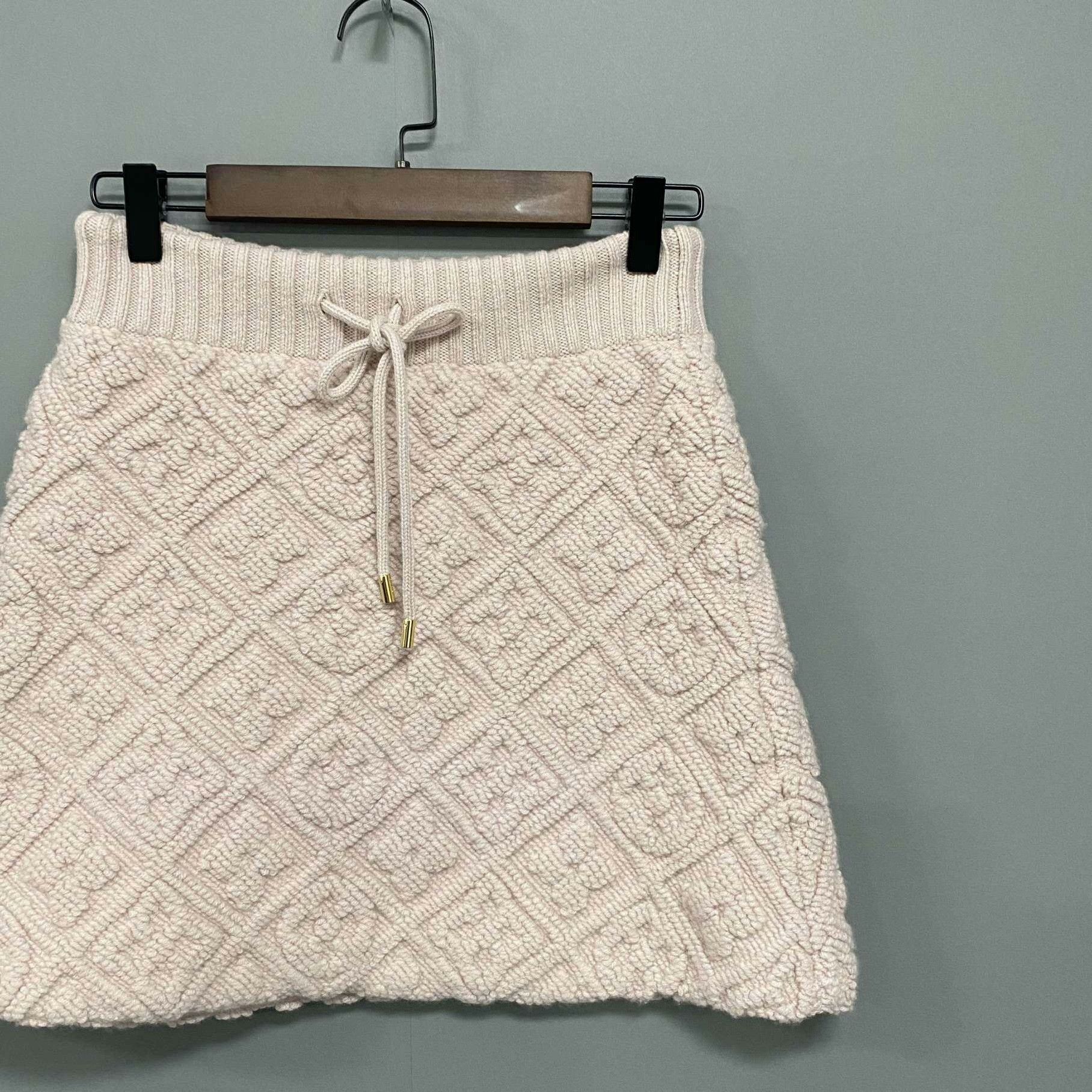Louis Vuitton Louis Vuitton Knit Gold T-Shirt XS Women Size XS / US 0-2 / IT 36-38 - 5 Thumbnail