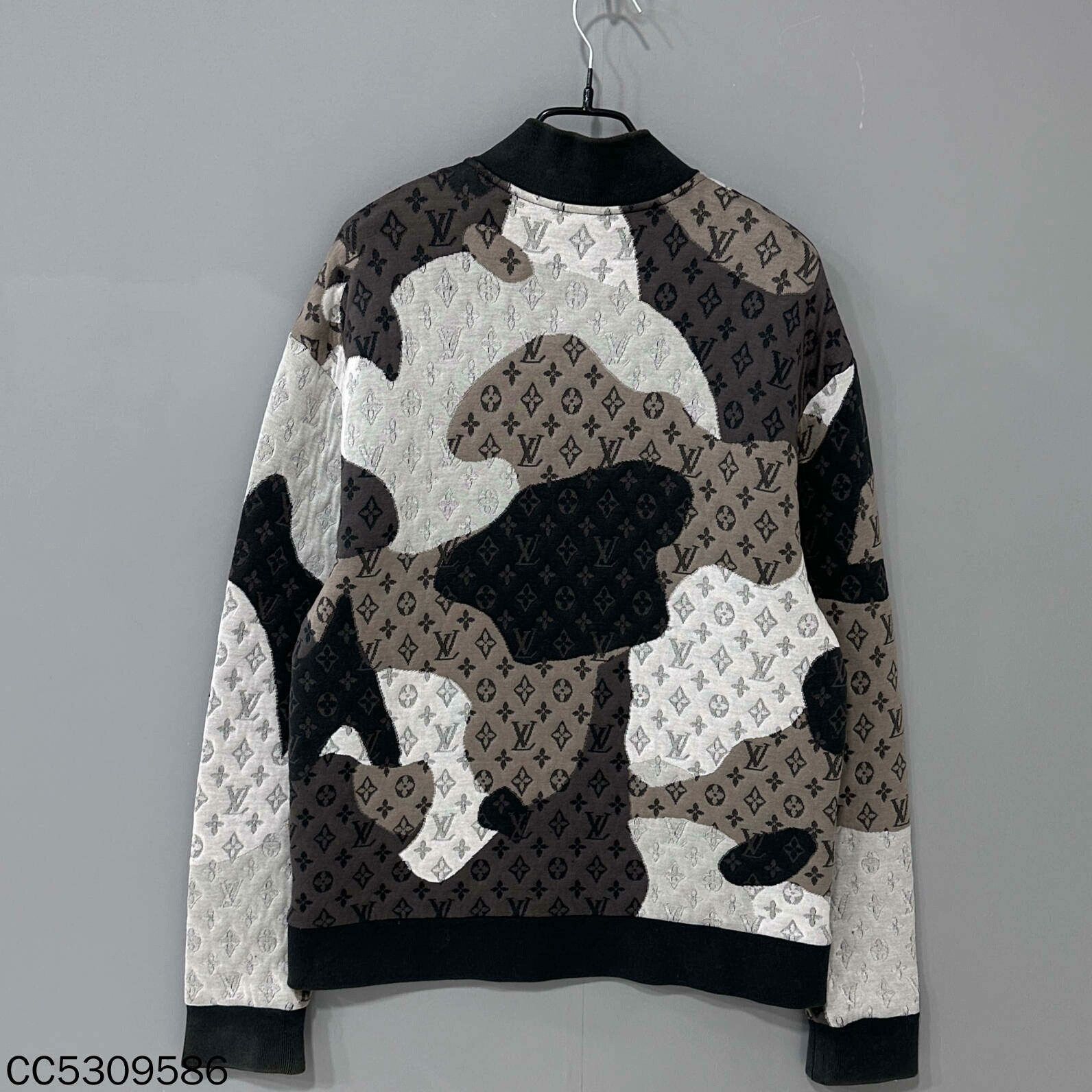 Louis Vuitton Louis Vuitton Light Jacket s Men Size US S / EU 44-46 / 1 - 3 Thumbnail