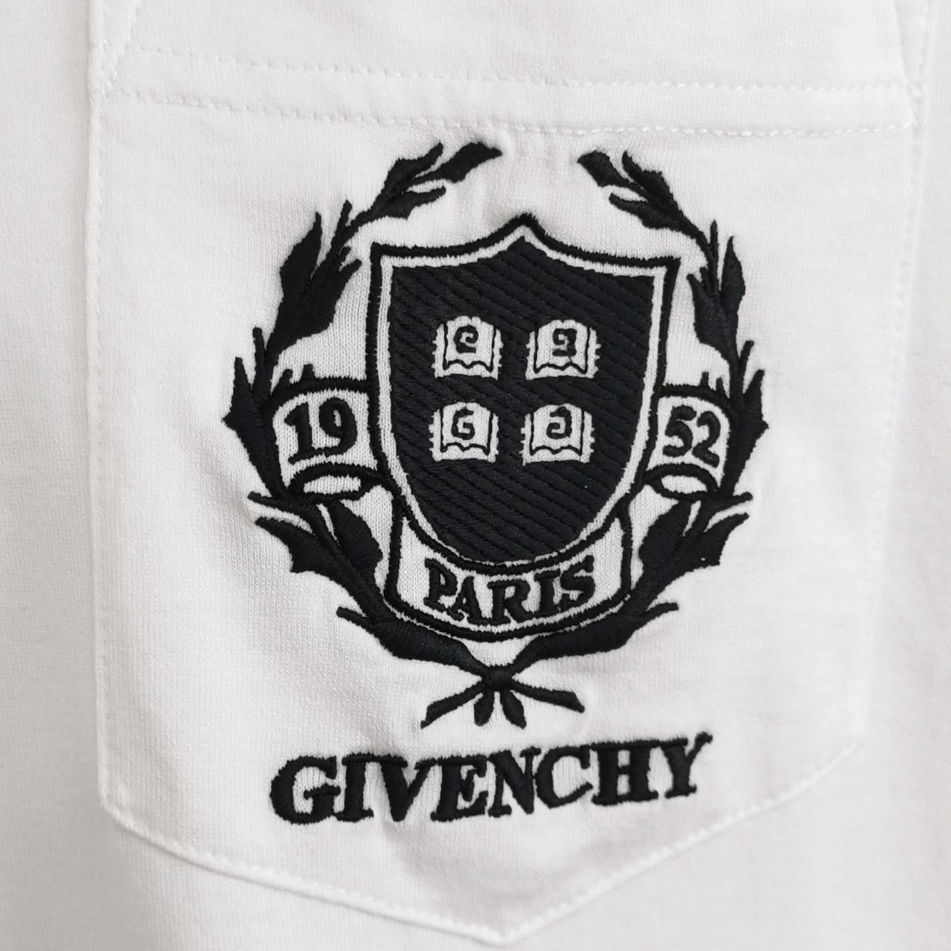 Givenchy Givenchy Crest Logo Pocket T-Shirt Size M Size US M / EU 48-50 / 2 - 4 Thumbnail