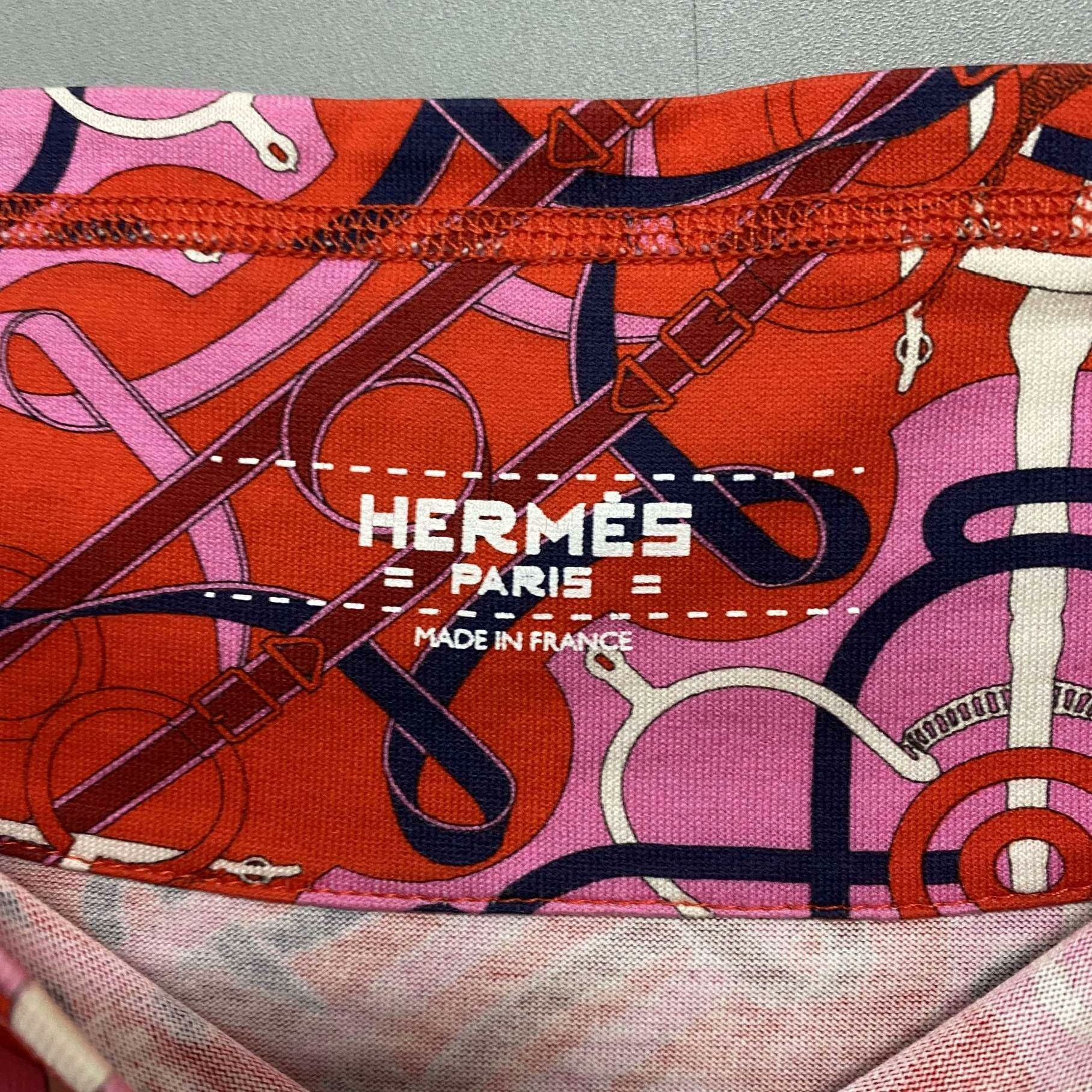 Hermes Hermes Printed Red T-Shirt it_38 Women Size XS / US 0-2 / IT 36-38 - 4 Thumbnail