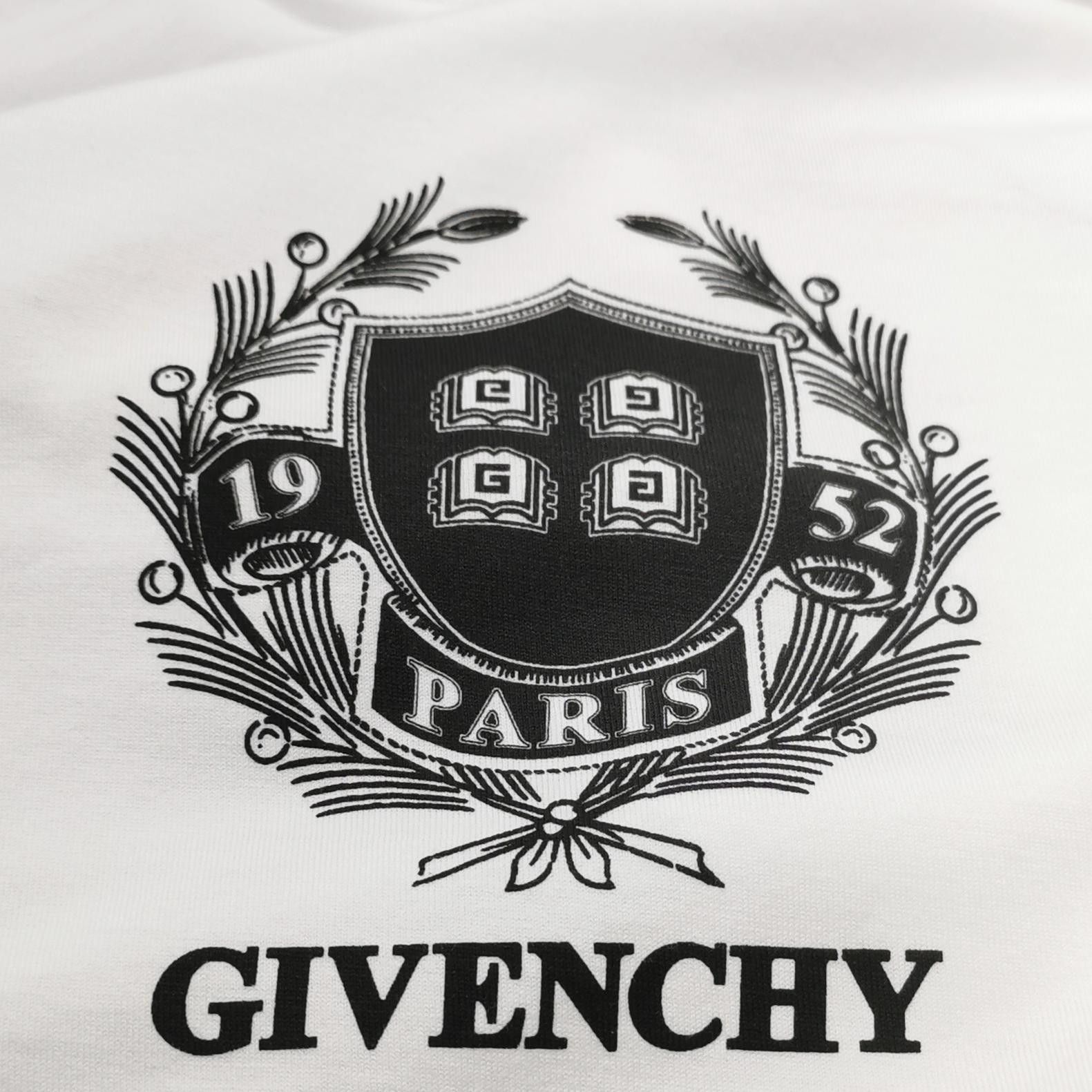Givenchy Givenchy Crest Graphic T-Shirt US L Size US L / EU 52-54 / 3 - 4 Thumbnail