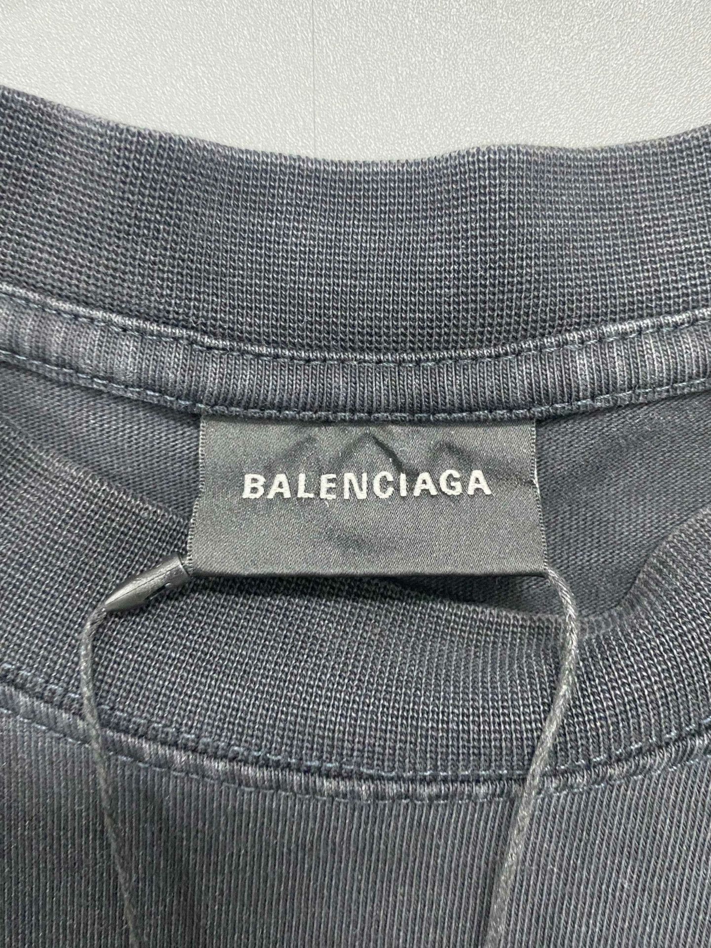 Balenciaga Balenciaga Distressed T-Shirt S Women Size S / US 4 / IT 40 - 3 Thumbnail