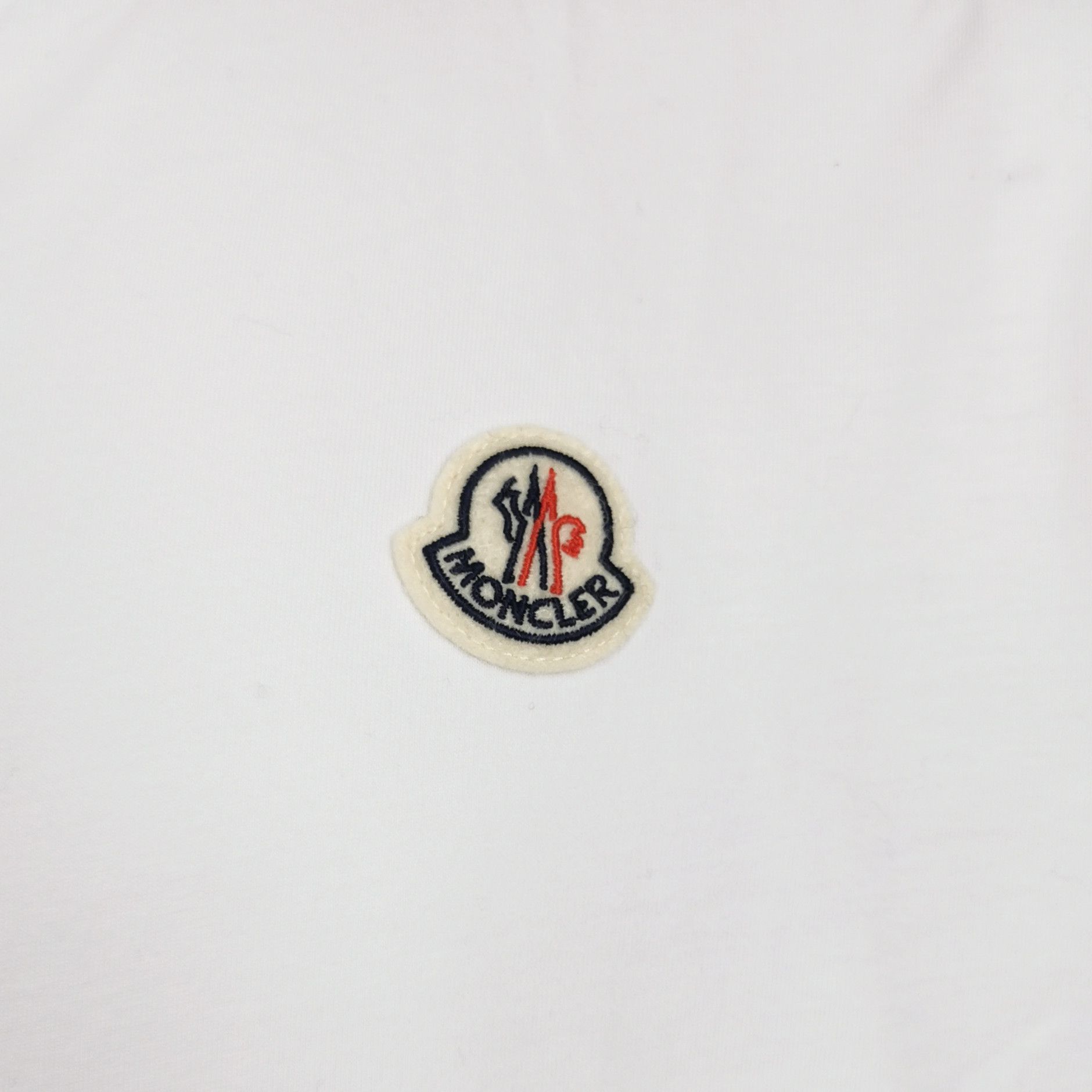 Moncler Moncler Logo Patch White T-Shirt XL Size US XL / EU 56 / 4 - 4 Thumbnail