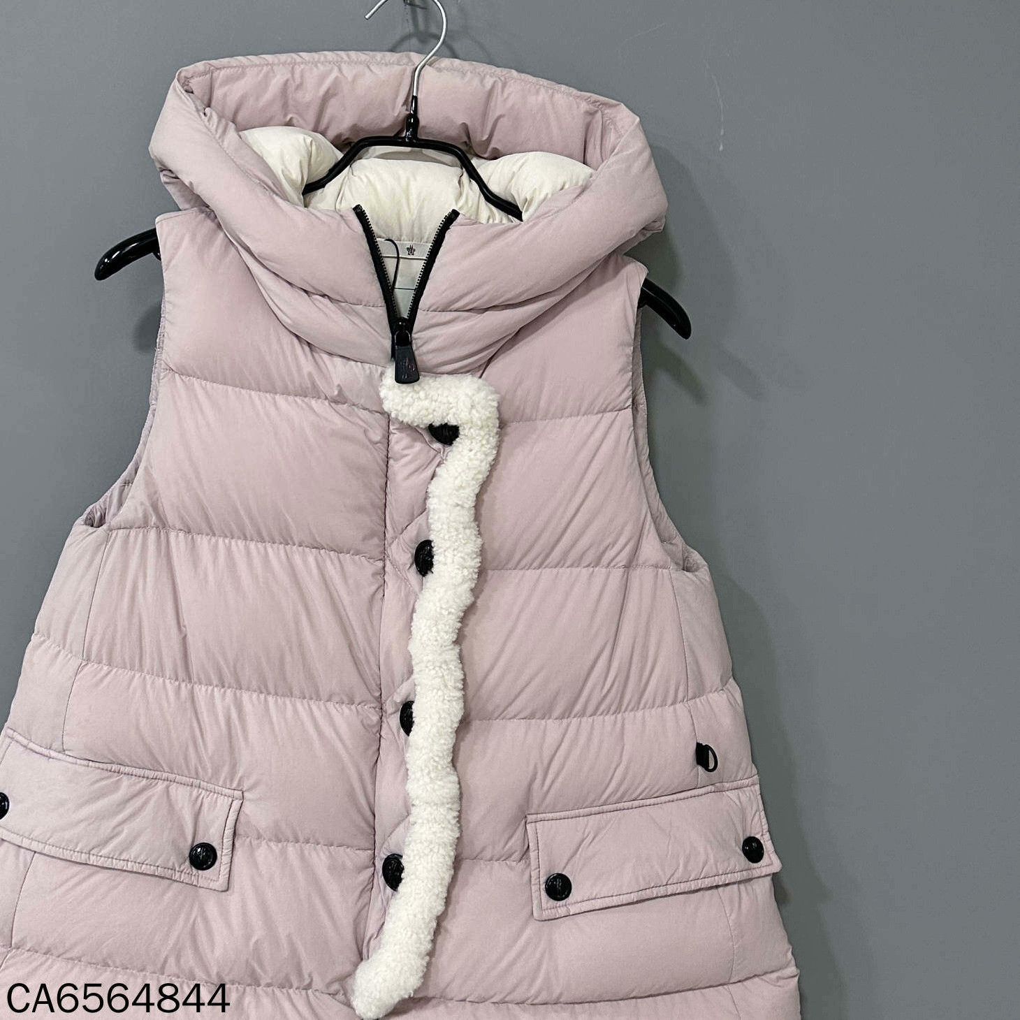 Moncler Moncler Down White Down Jacket S Women Size S / US 4 / IT 40 - 2 Thumbnail