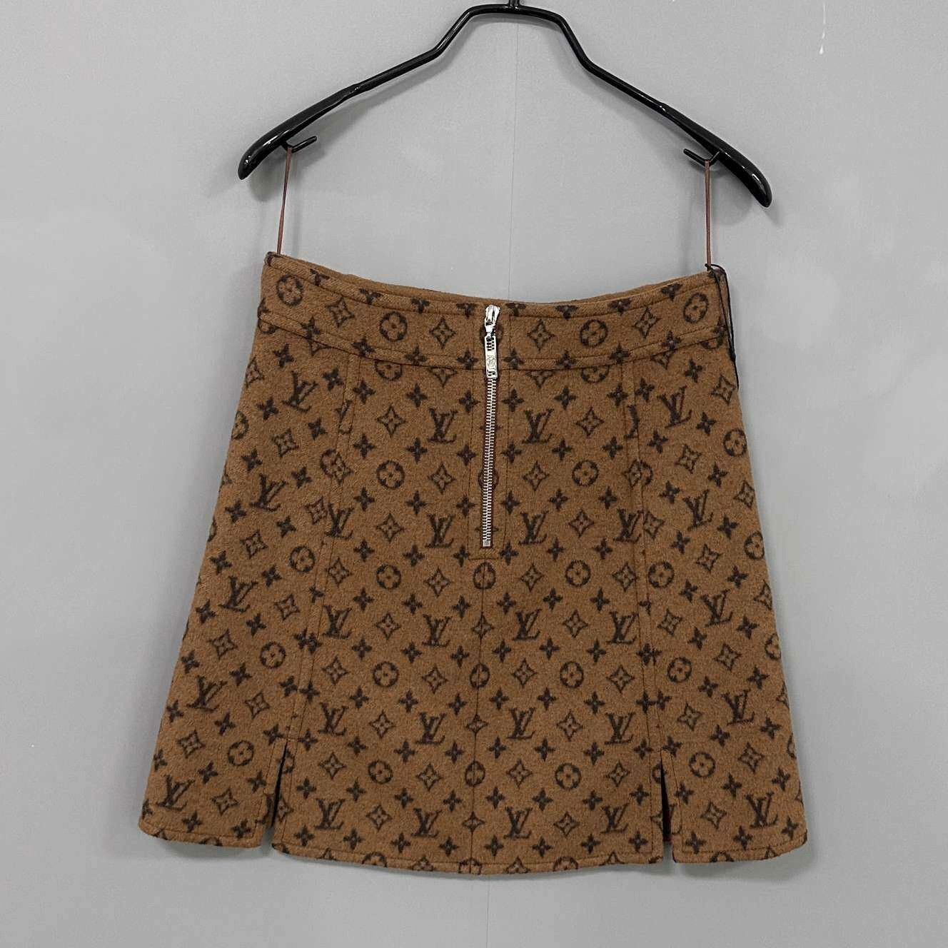 Louis Vuitton Louis Vuitton Skirt 35 Women Size 35" - 3 Thumbnail