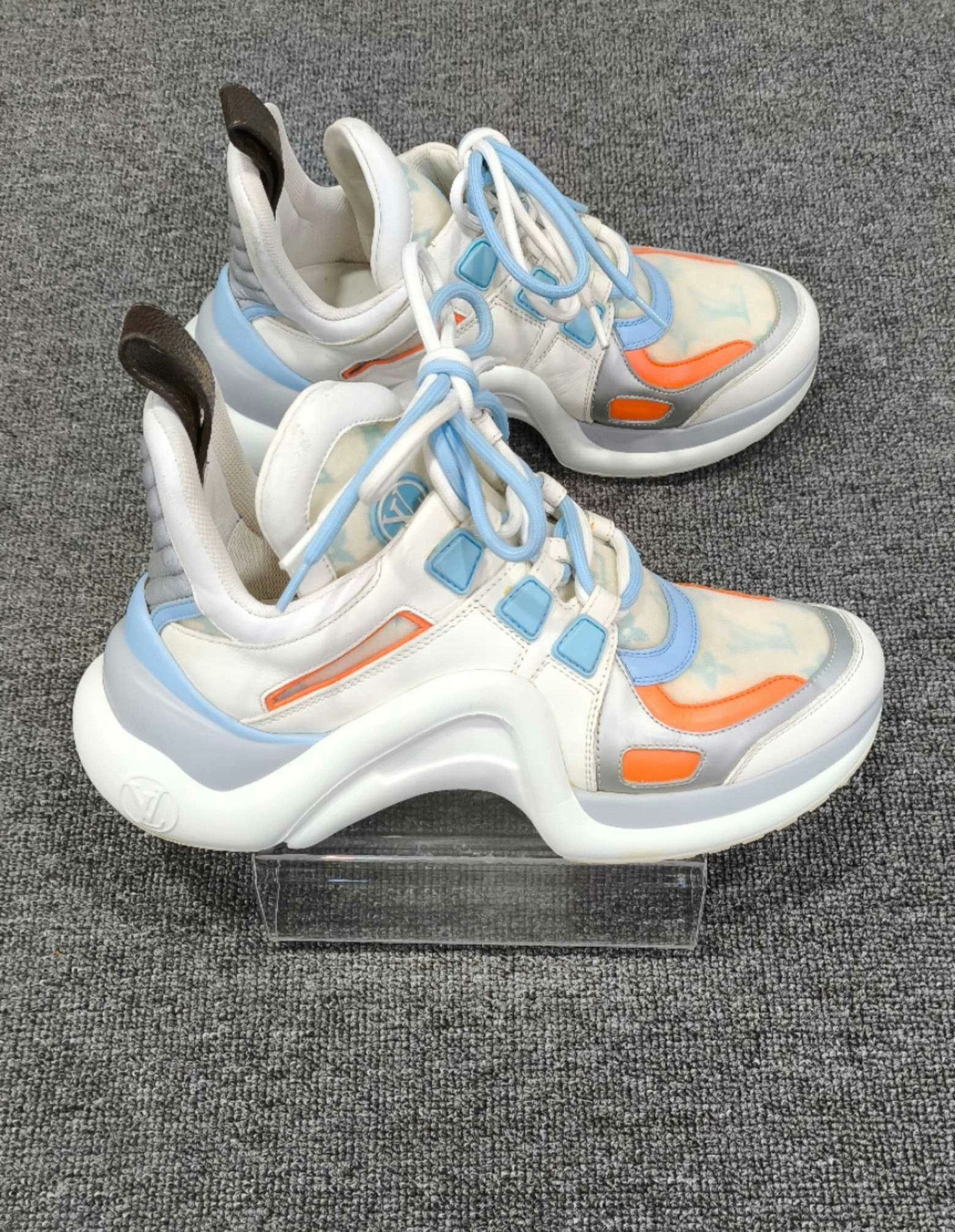 Louis Vuitton Louis Vuitton Retro Lowtop Sneakers us_7 Women Size US 7 / IT 37 - 4 Thumbnail