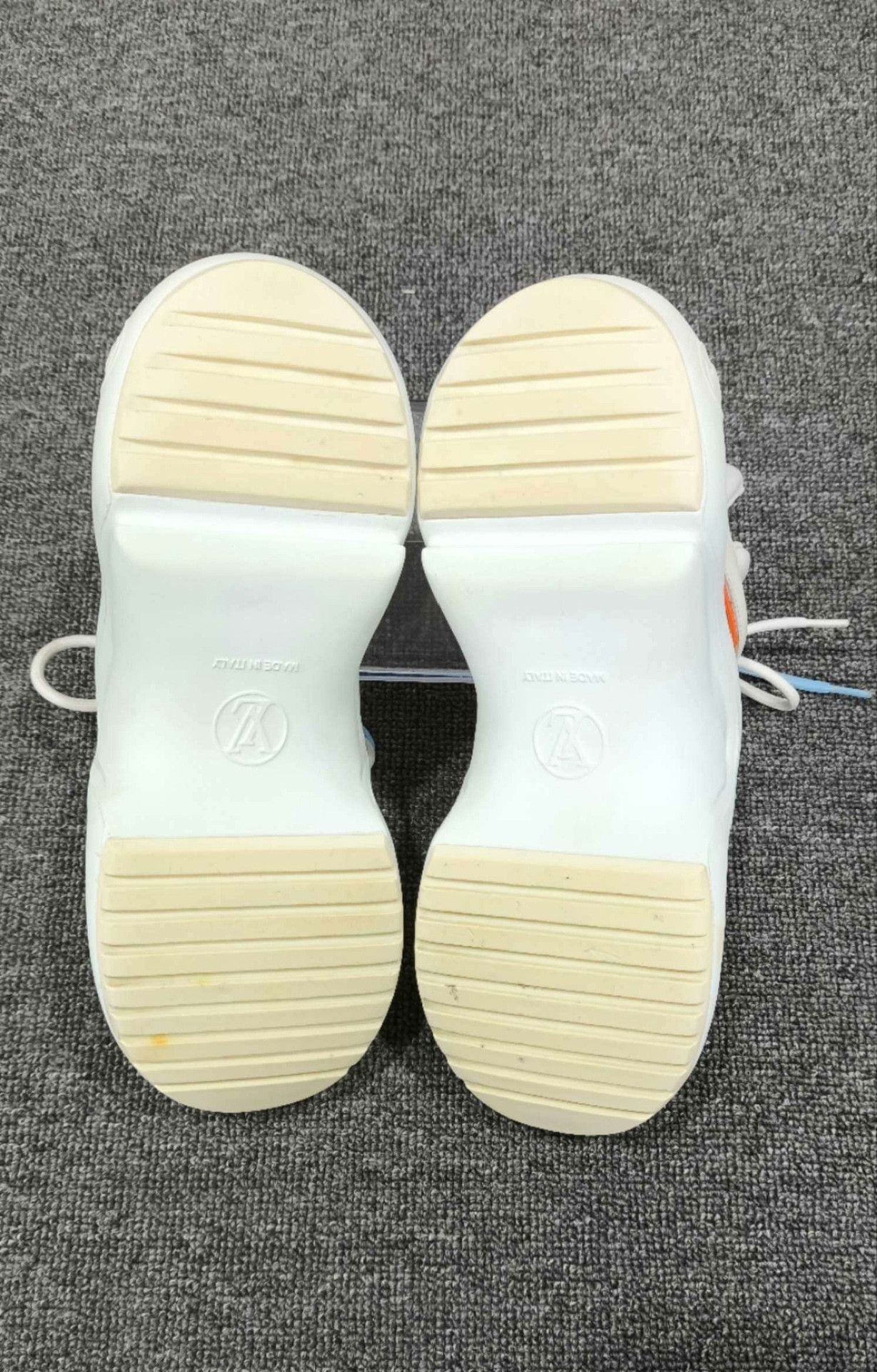Louis Vuitton Louis Vuitton Retro Lowtop Sneakers us_7 Women Size US 7 / IT 37 - 6 Thumbnail