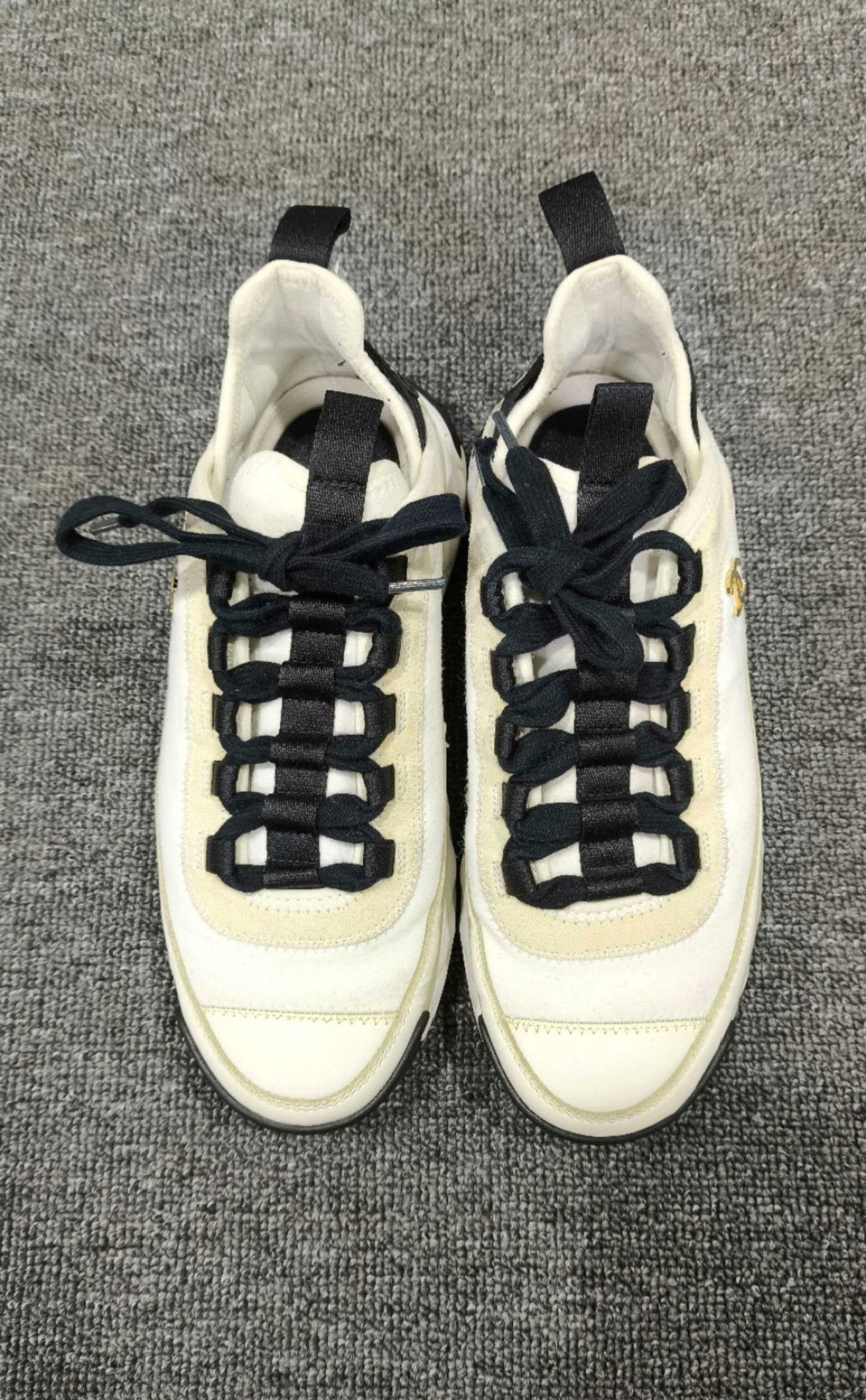 Chanel Chanel Retro Gold Lowtop Sneakers us_6 Women Size US 6 / IT 36 - 2 Thumbnail