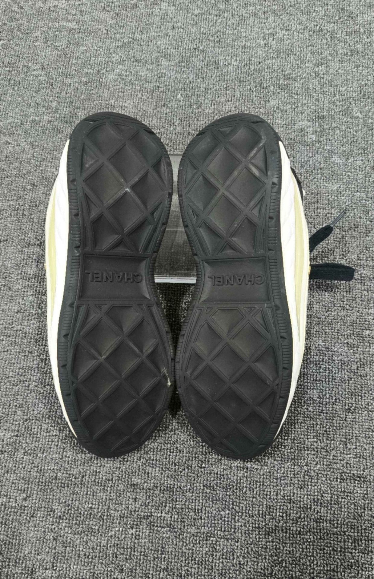 Chanel Chanel Retro Gold Lowtop Sneakers us_6 Women Size US 6 / IT 36 - 6 Thumbnail