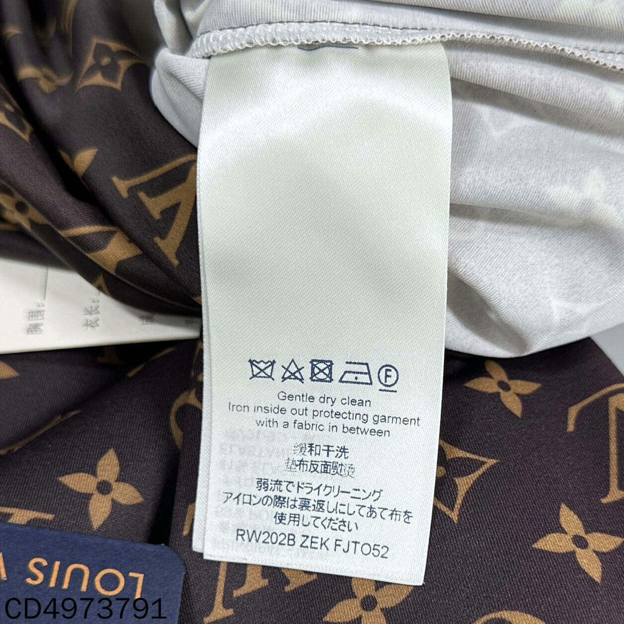 Louis Vuitton Louis Vuitton Slim T-Shirt m Men Size US M / EU 48-50 / 2 - 6 Thumbnail