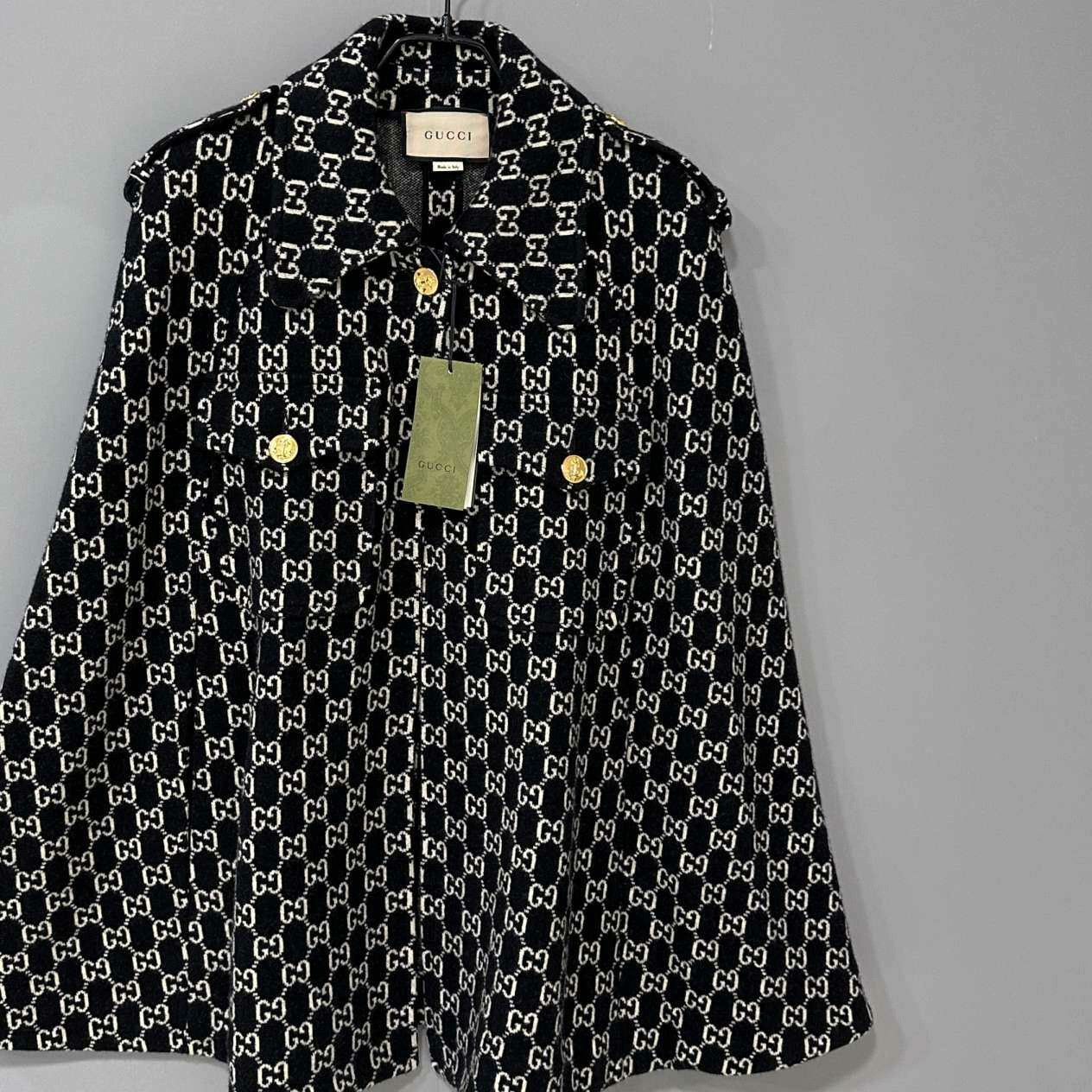 Gucci Gucci Gold Coat M Women Size M / US 6-8 / IT 42-44 - 2 Thumbnail