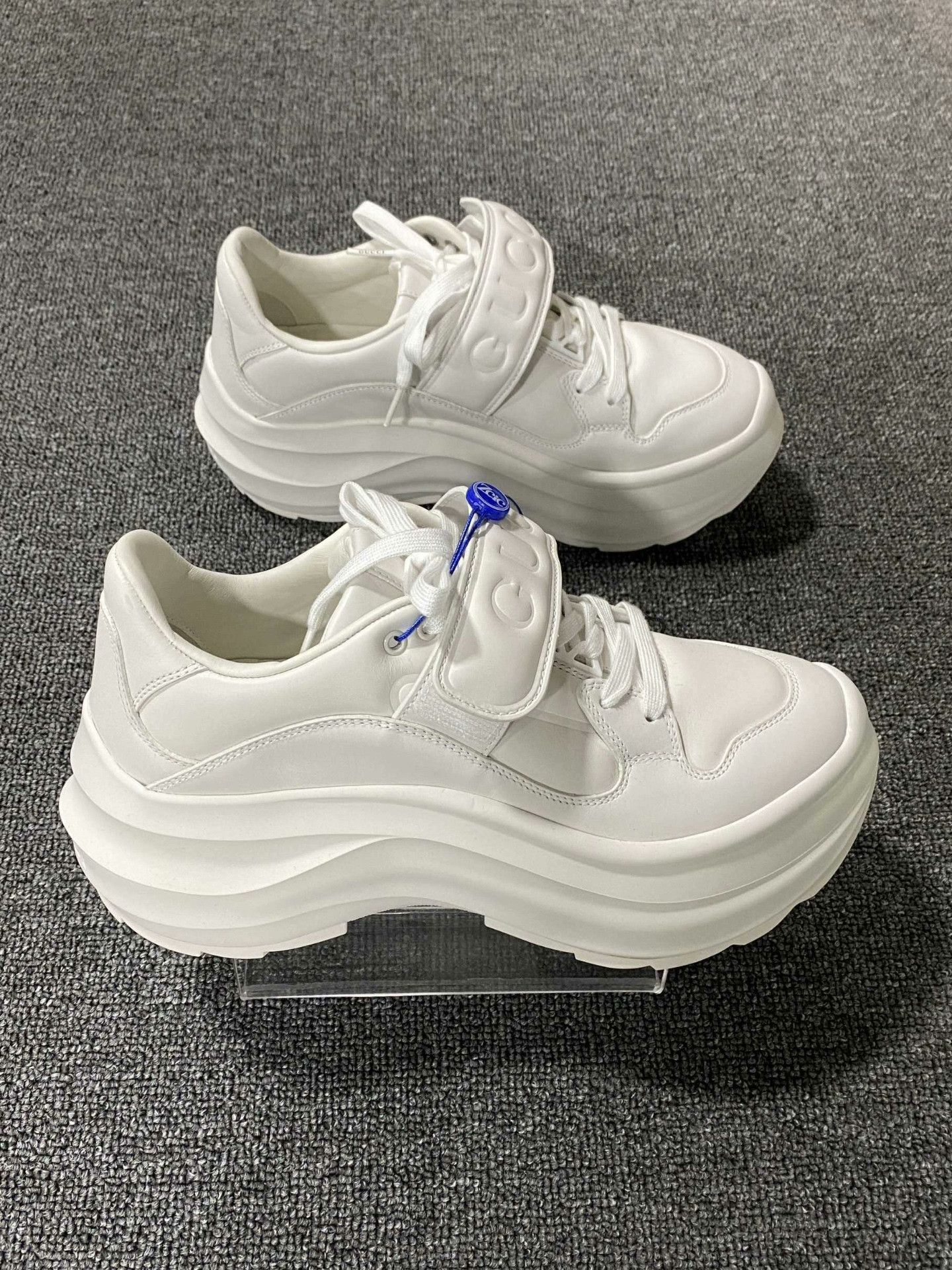Gucci Gucci Lowtop Sneakers us_7 Women Size US 7 / IT 37 - 3 Thumbnail