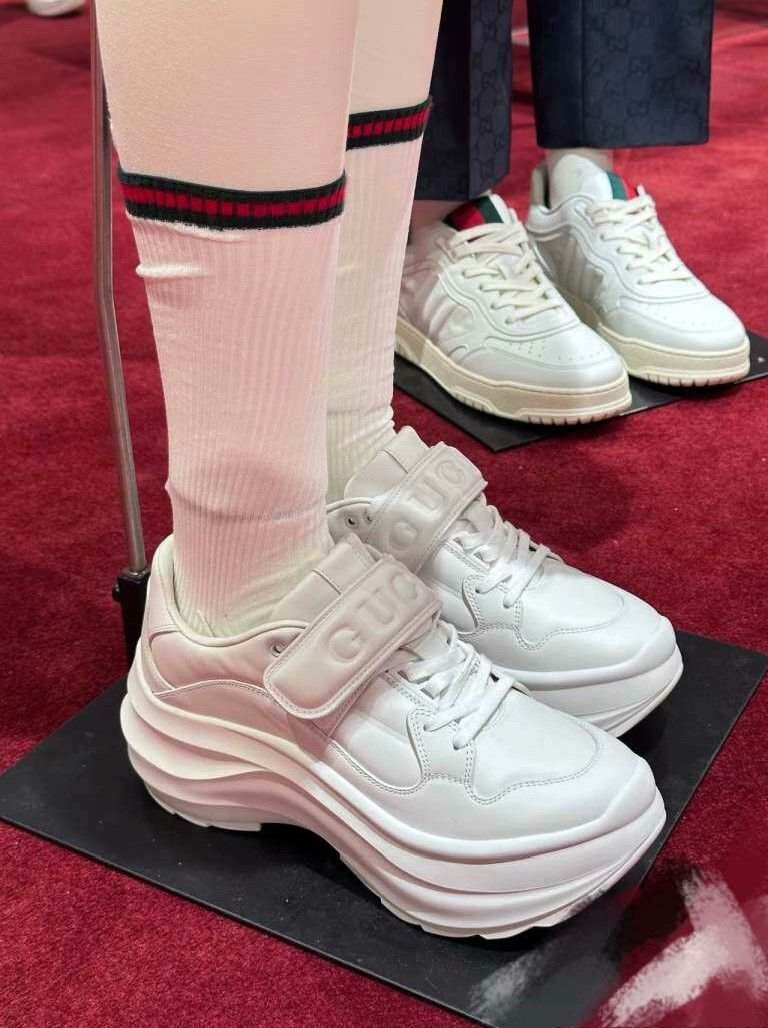 Gucci Gucci Lowtop Sneakers us_7 Women Size US 7 / IT 37 - 7 Thumbnail