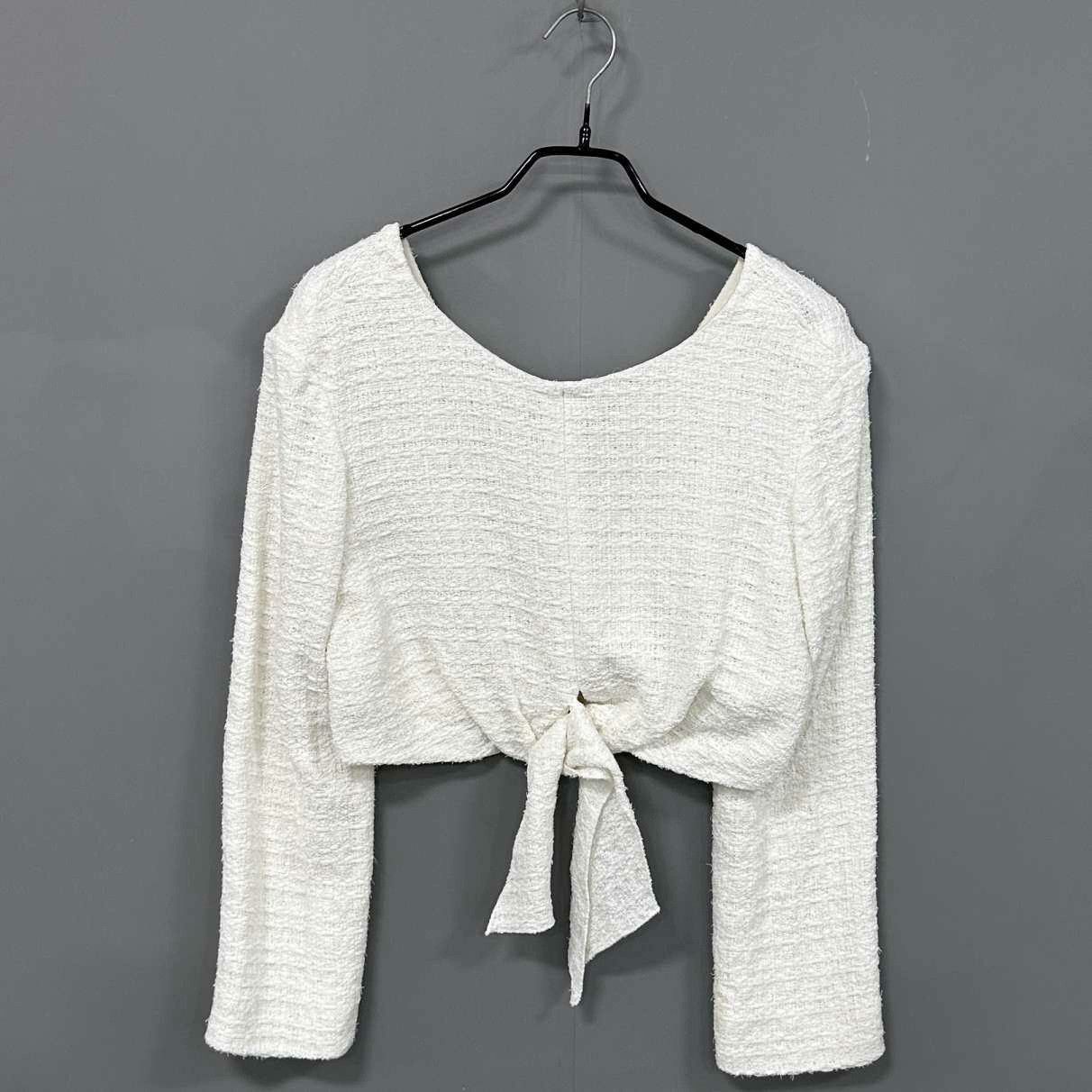 Chanel Chanel Knit Cropped White Jacket M Women Size M / US 6-8 / IT 42-44 - 3 Thumbnail