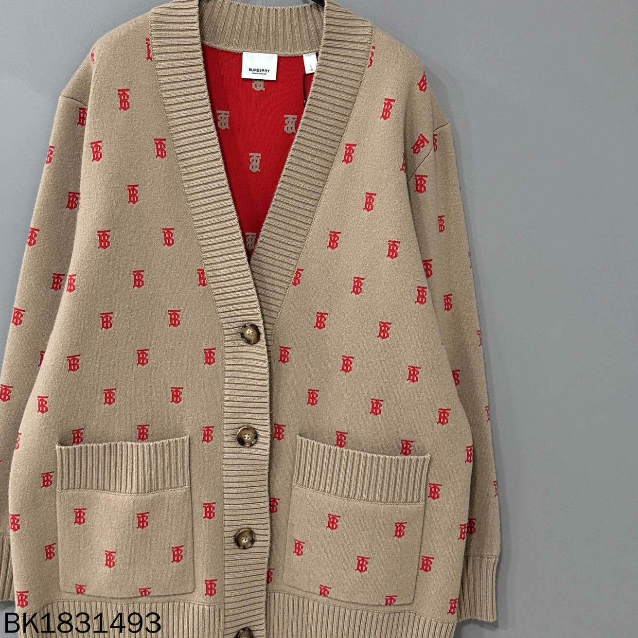 Burberry Burberry Knit Beige Sweater L Women Size L / US 10 / IT 46 - 2 Thumbnail