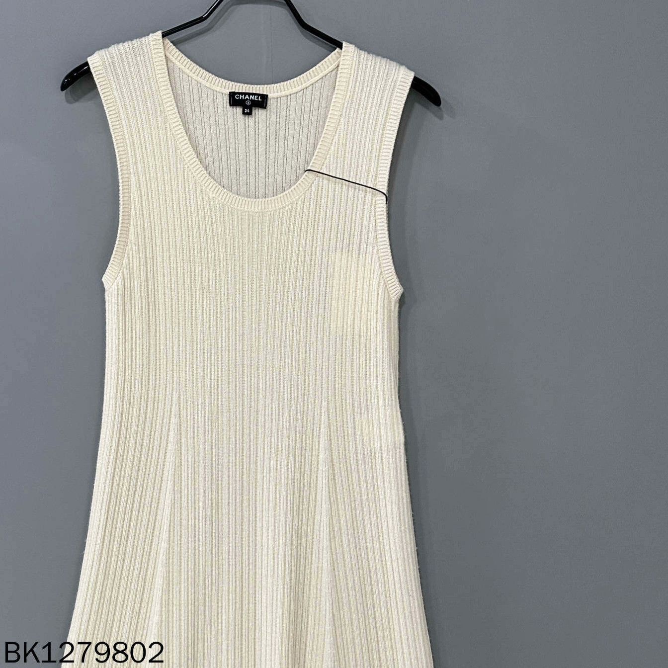 Chanel Chanel Knit White Dress M Women Size M / US 6-8 / IT 42-44 - 2 Thumbnail