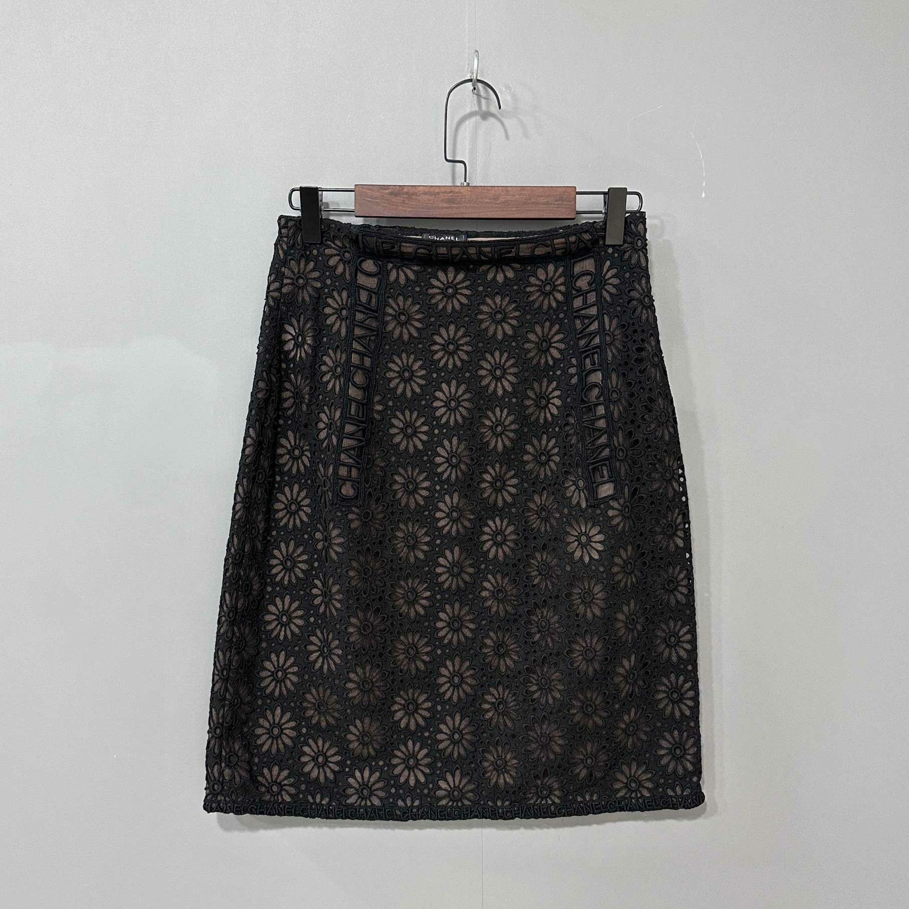 Chanel Chanel Black Skirt 38 Women Size 38" / US 16 / IT 52 - 2 Thumbnail