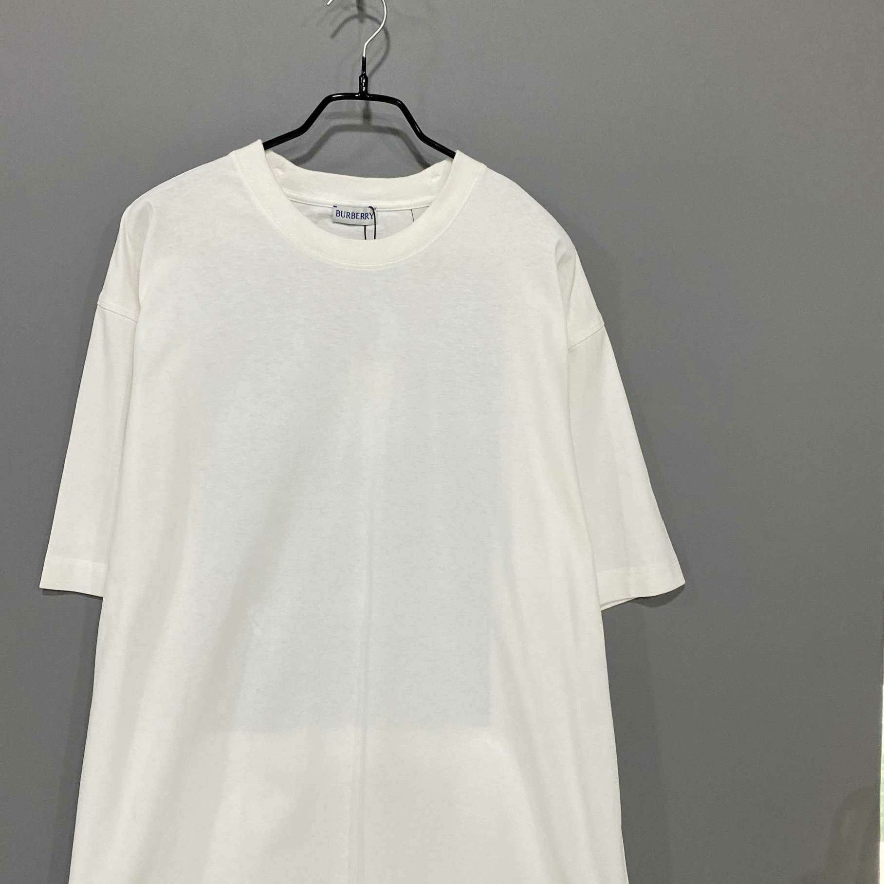 Burberry Burberry Printed T-Shirt l Men Size US L / EU 52-54 / 3 - 2 Thumbnail