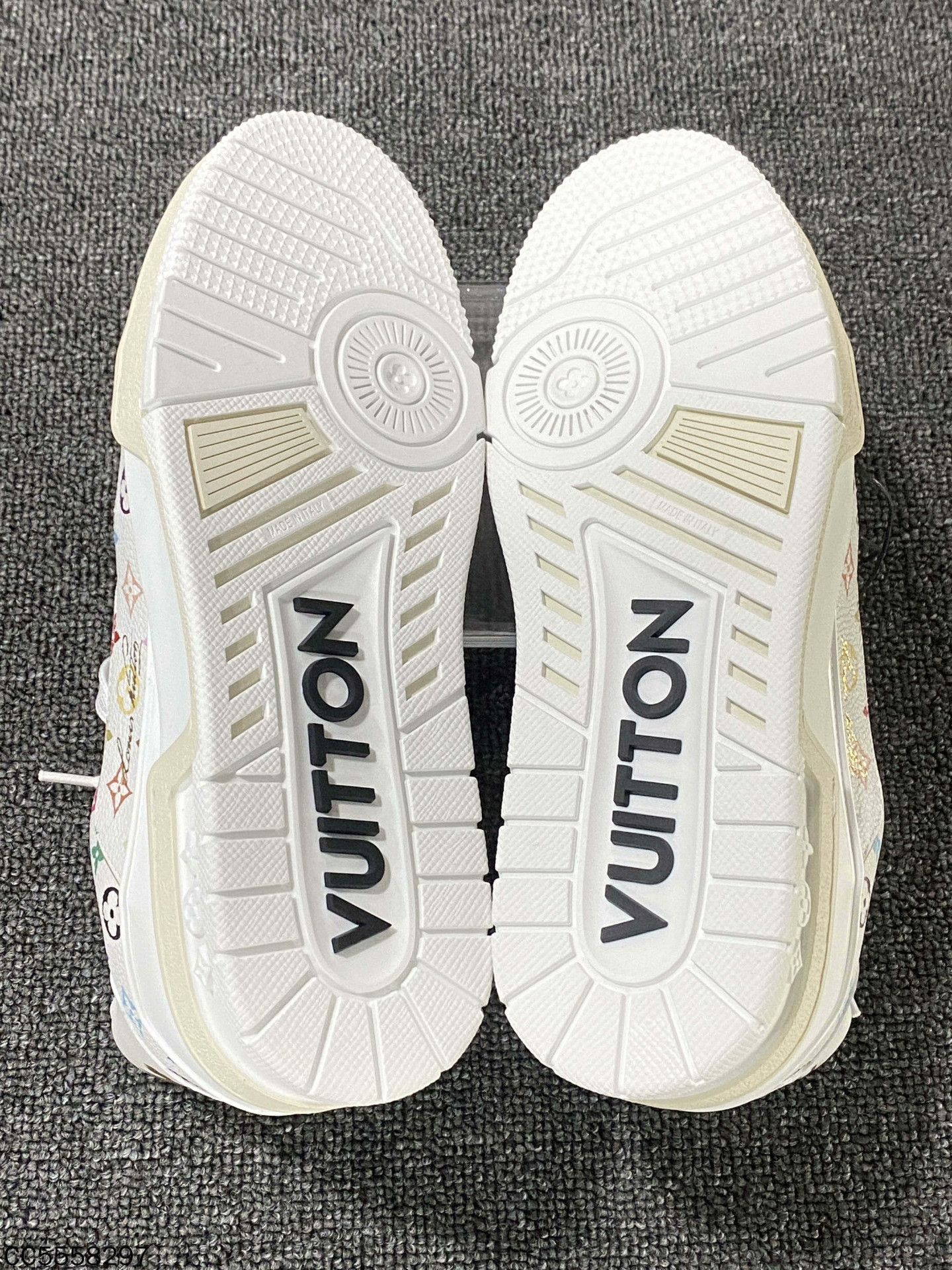Louis Vuitton Louis Vuitton Training Multi Lowtop Sneakers 5.5 Men Size US 5.5 / EU 38 - 6 Thumbnail