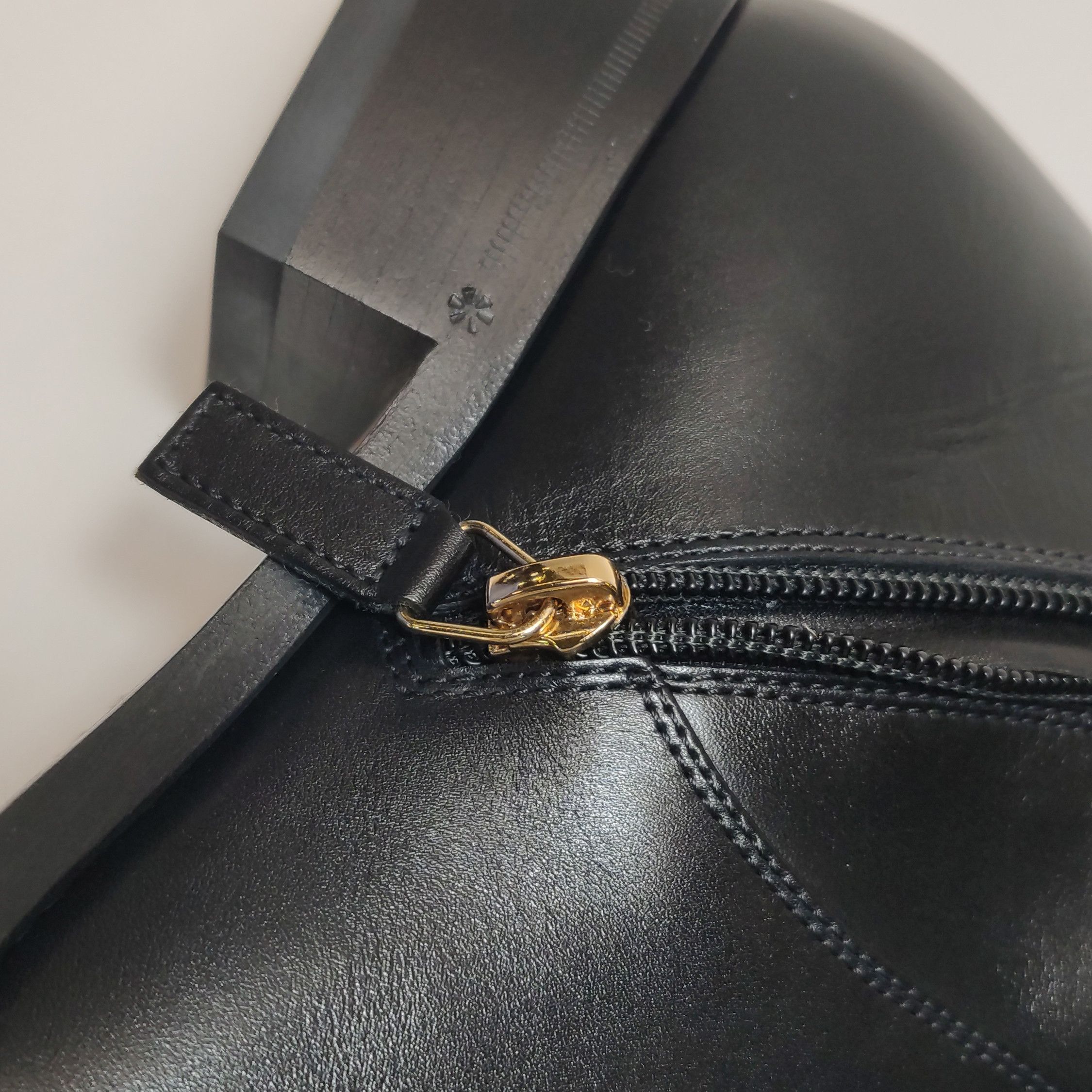 Gucci Gucci Horsebit Leather Ankle Boots 38.5 Size US 8.5 / IT 38.5 - 12 Thumbnail