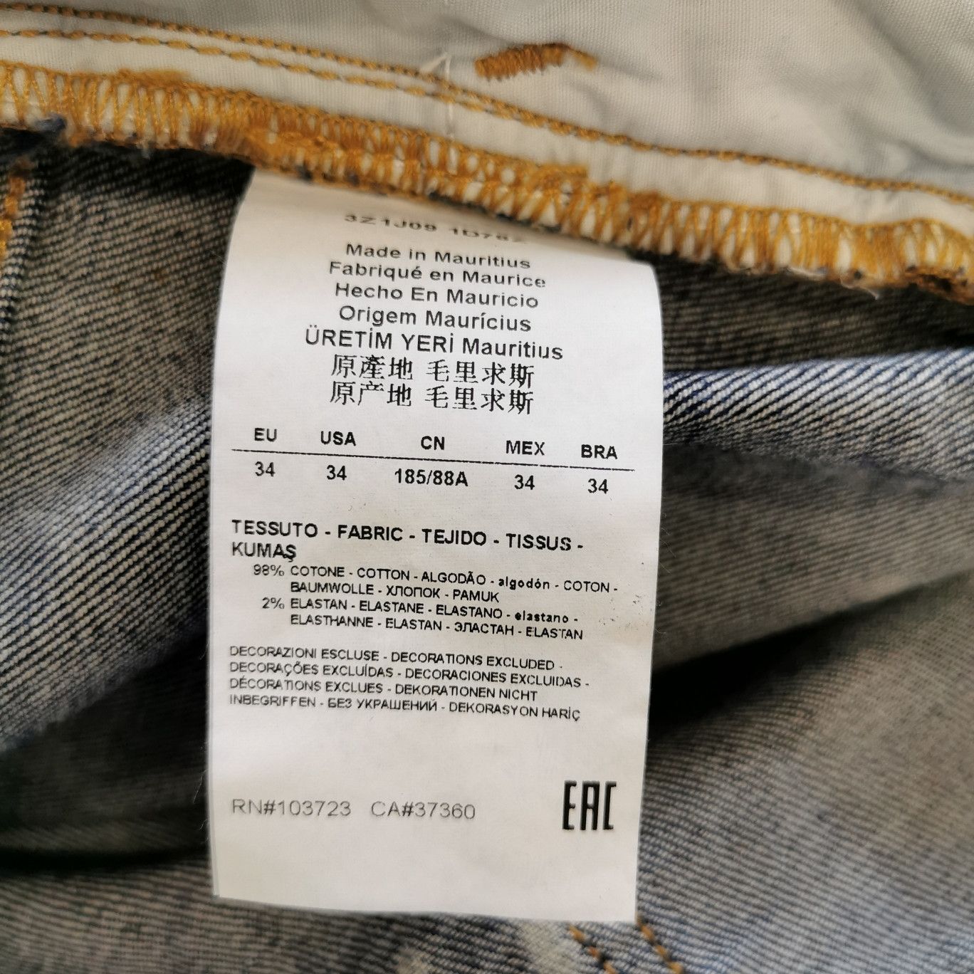 Emporio Armani Emporio Armani Splatter Distressed Jeans Size 34 Size US 34 / EU 50 - 10 Thumbnail