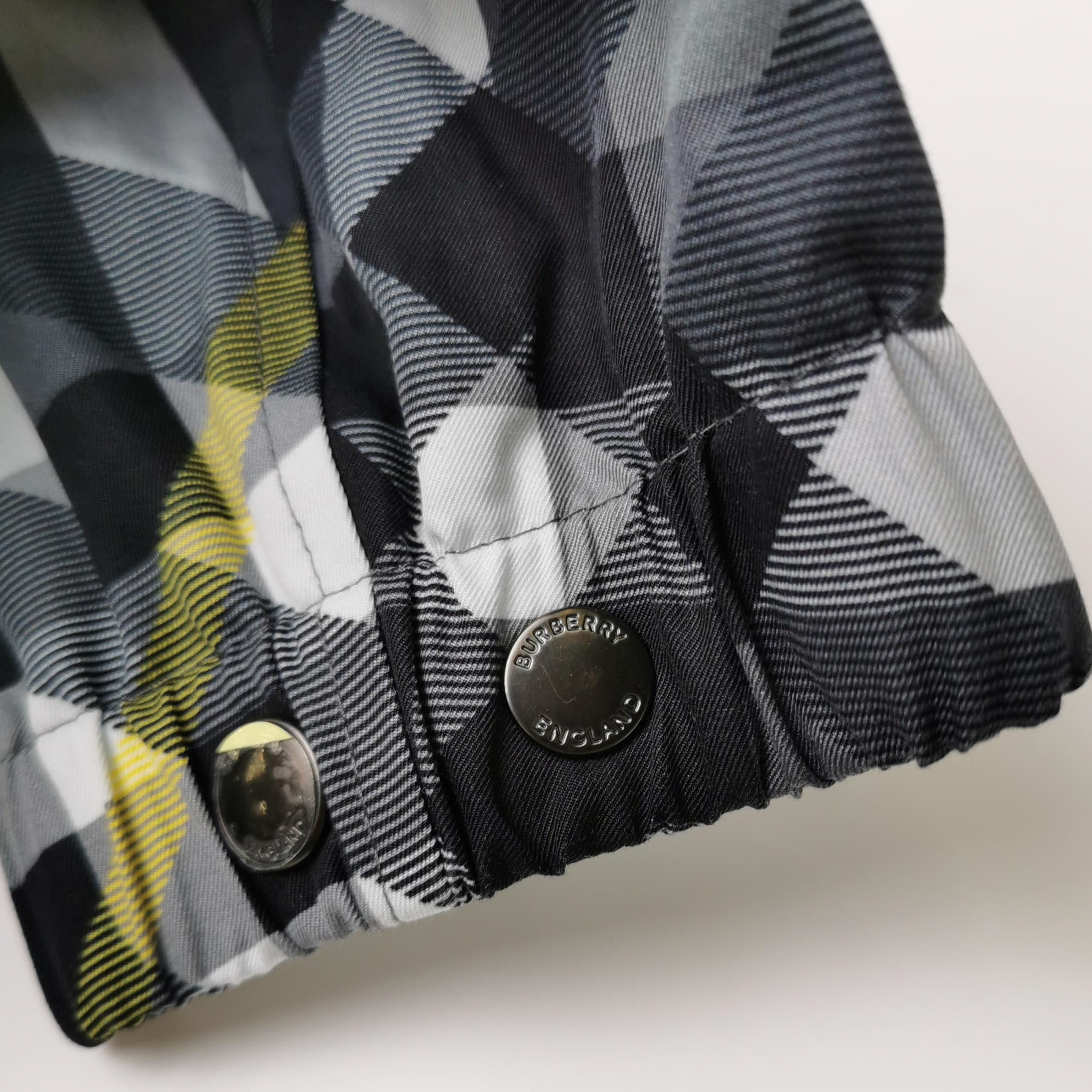 Burberry Burberry Grey Check Hooded Jacket Size M Size US M / EU 48-50 / 2 - 4 Thumbnail