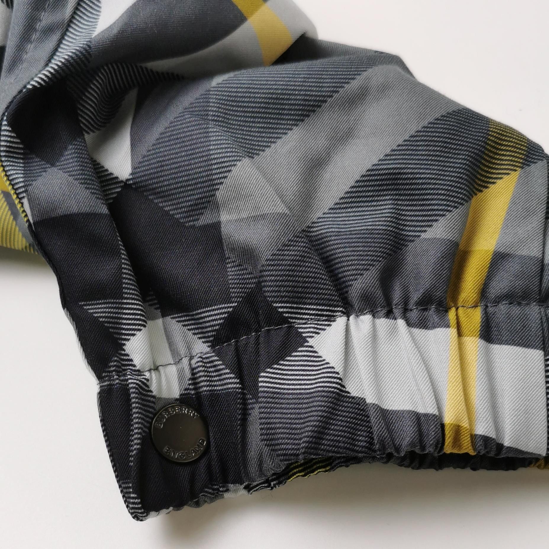 Burberry Burberry Checked Hooded Jacket Size L Size US L / EU 52-54 / 3 - 4 Thumbnail