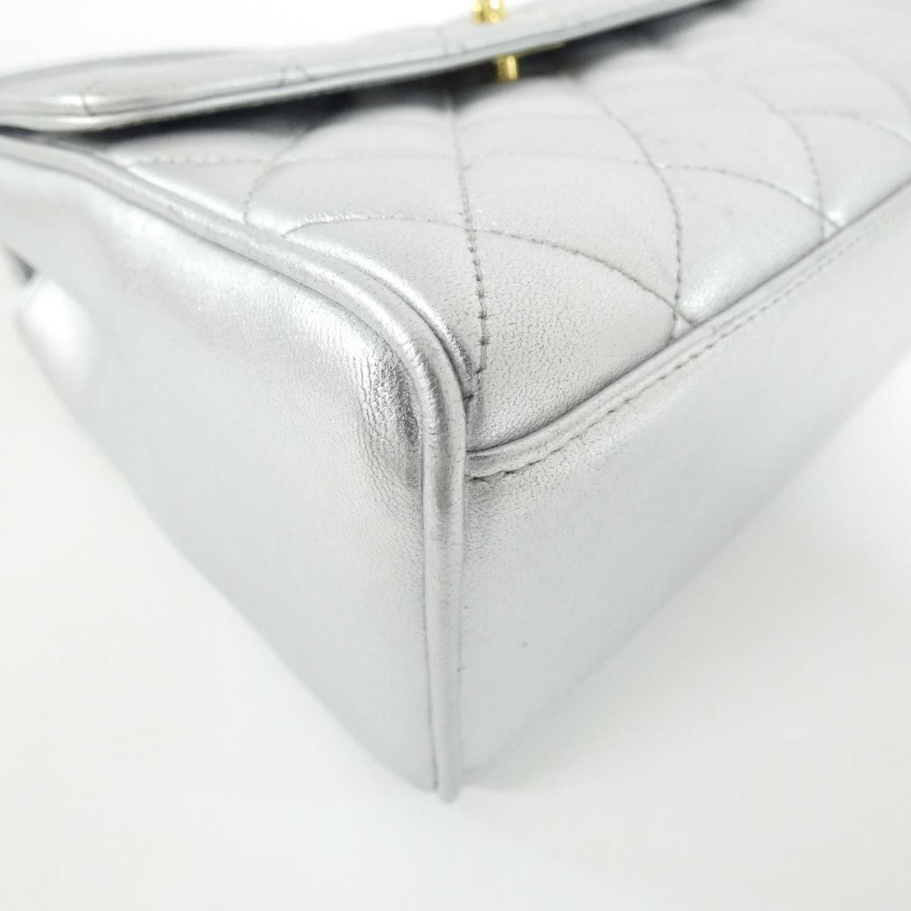 Chanel Chanel Chanel Metallic Lamb Shoulder Bag Leather Handbag DUTY FREE for USA Size ONE SIZE - 3 Thumbnail