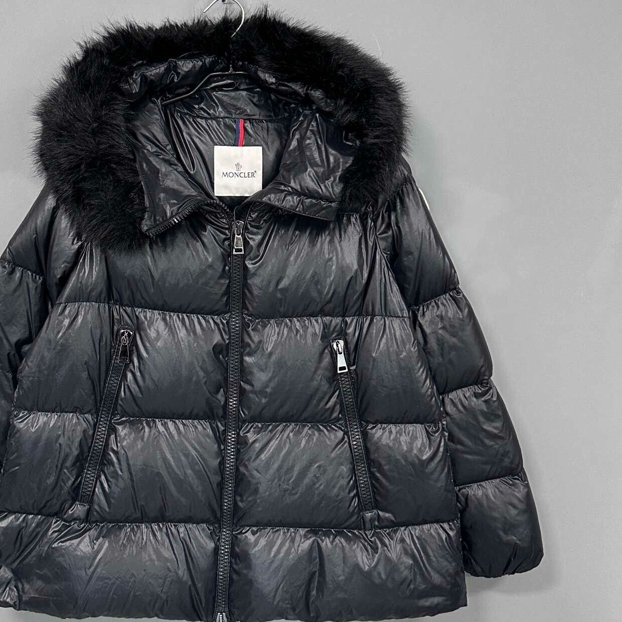 Moncler Moncler Down Down Jacket L Women Size L / US 10 / IT 46 - 2 Thumbnail