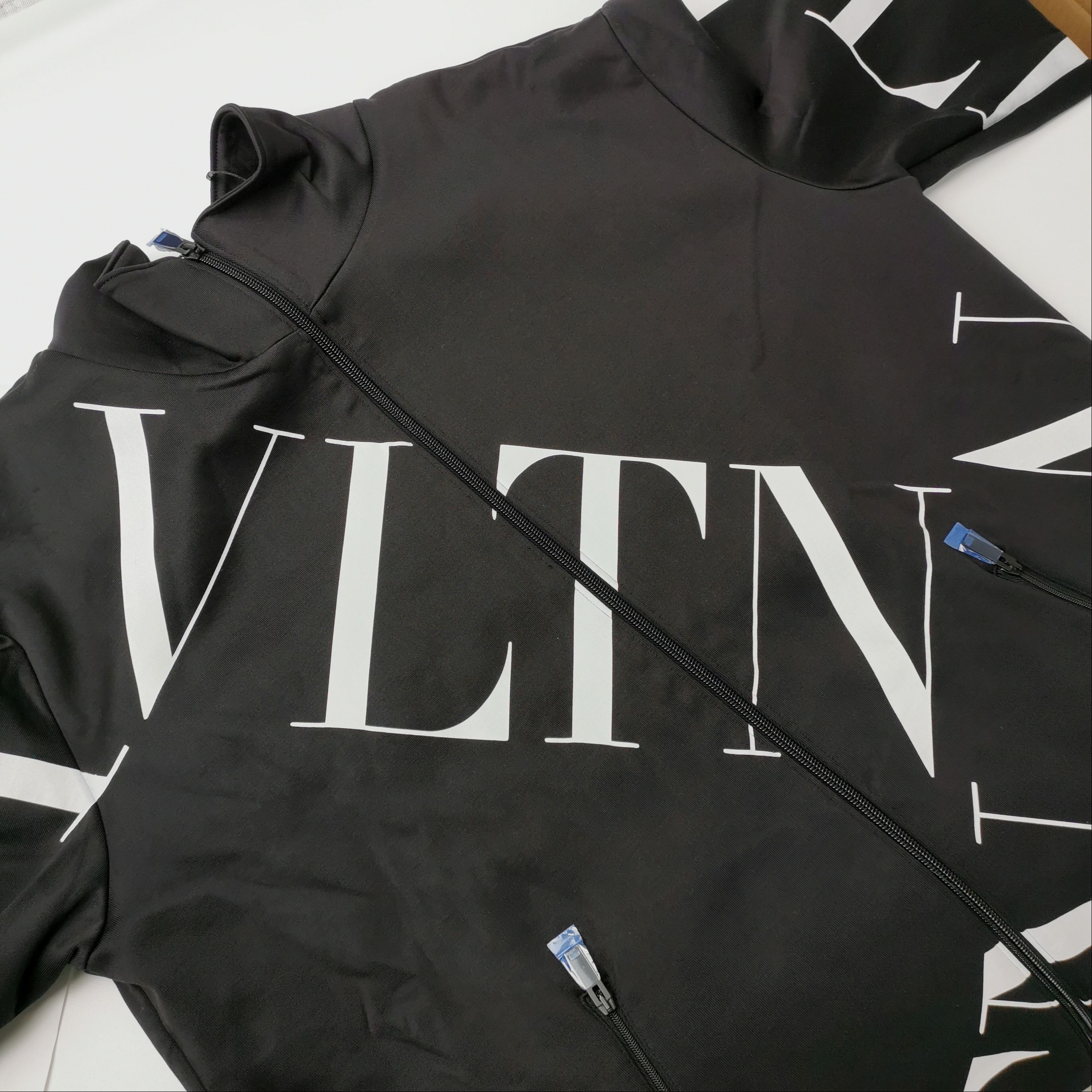 Valentino Valentino VLTN Logo Zip-up Jacket Size L Size US L / EU 52-54 / 3 - 4 Thumbnail
